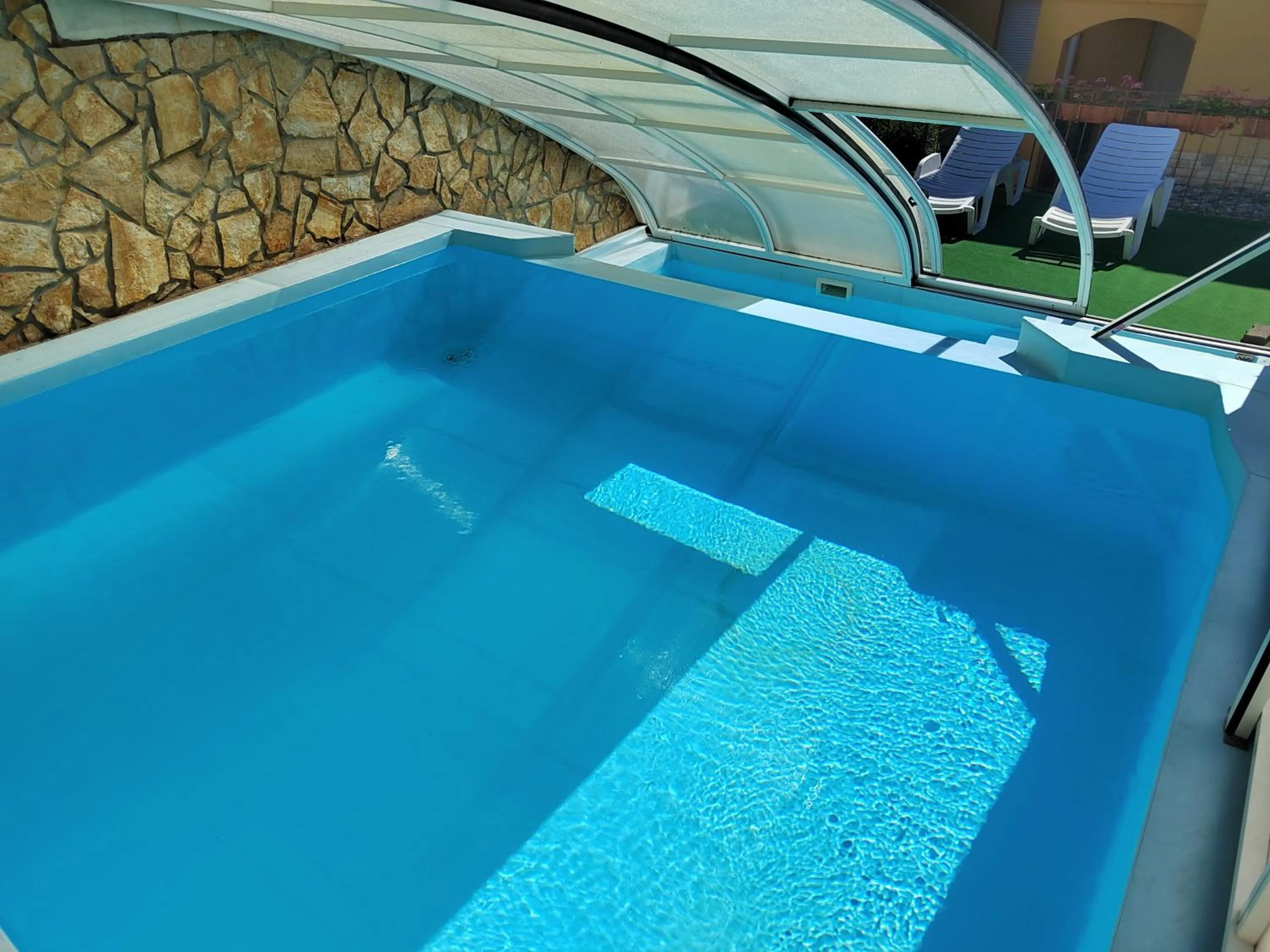 Swimming pool in Garda Wellness Apartmanház