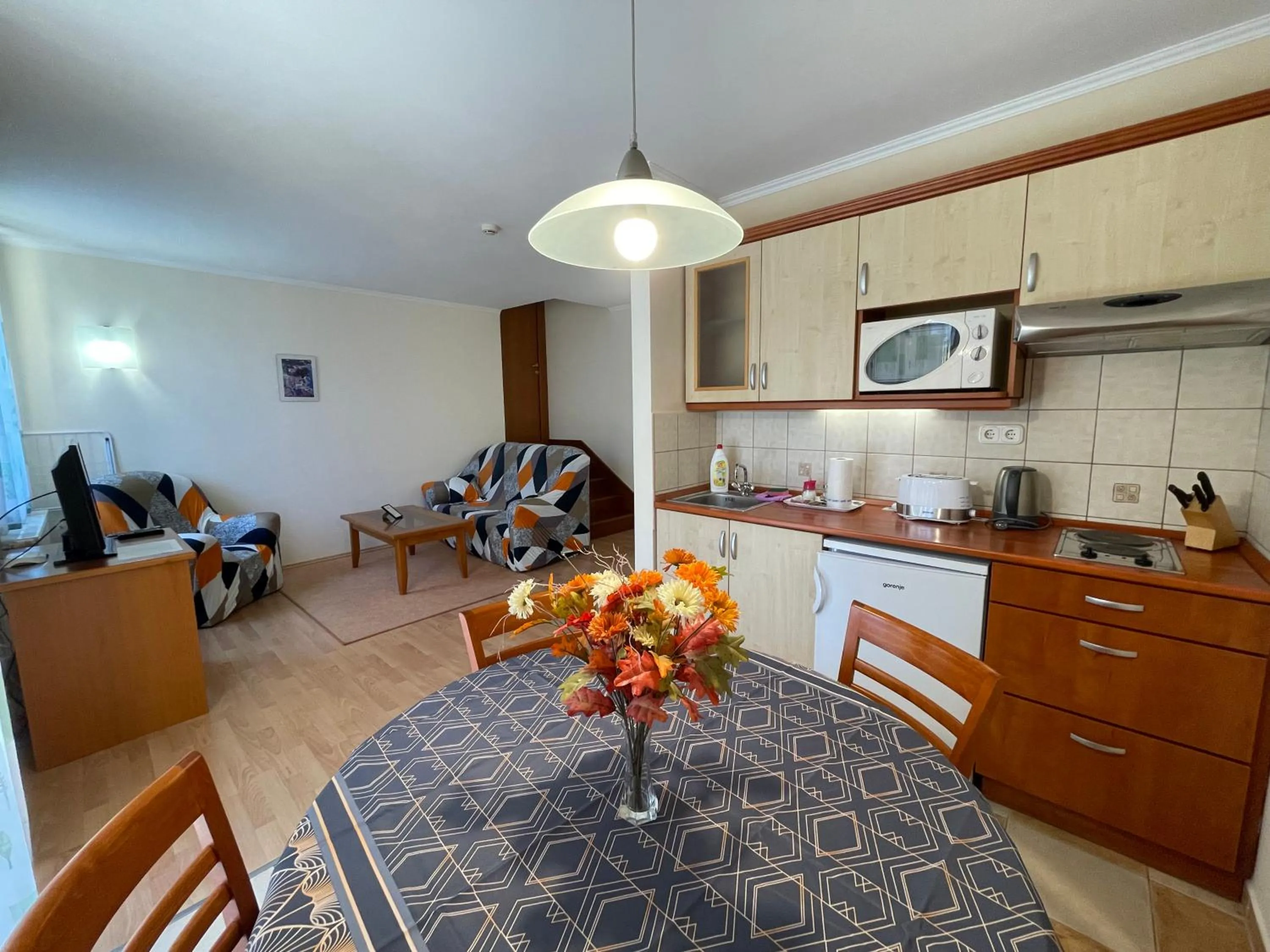 Kitchen or kitchenette in Garda Wellness Apartmanház