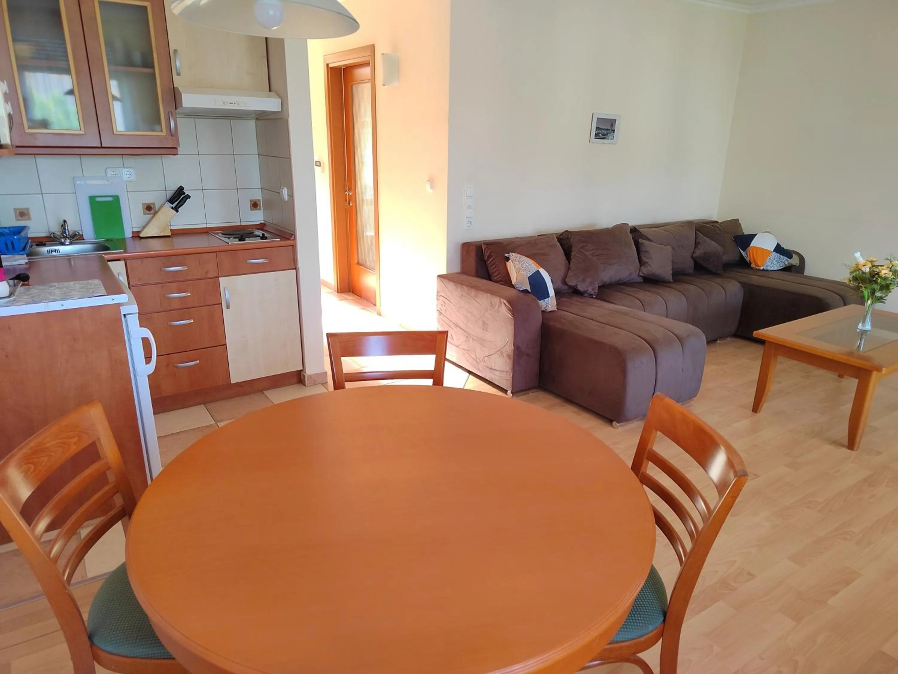 Kitchen or kitchenette in Garda Wellness Apartmanház