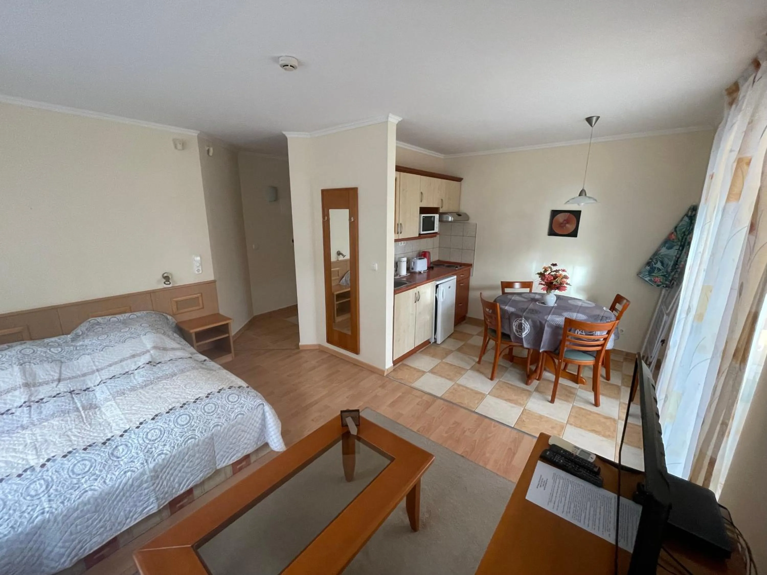 Photo of the whole room, Bed in Garda Wellness Apartmanház