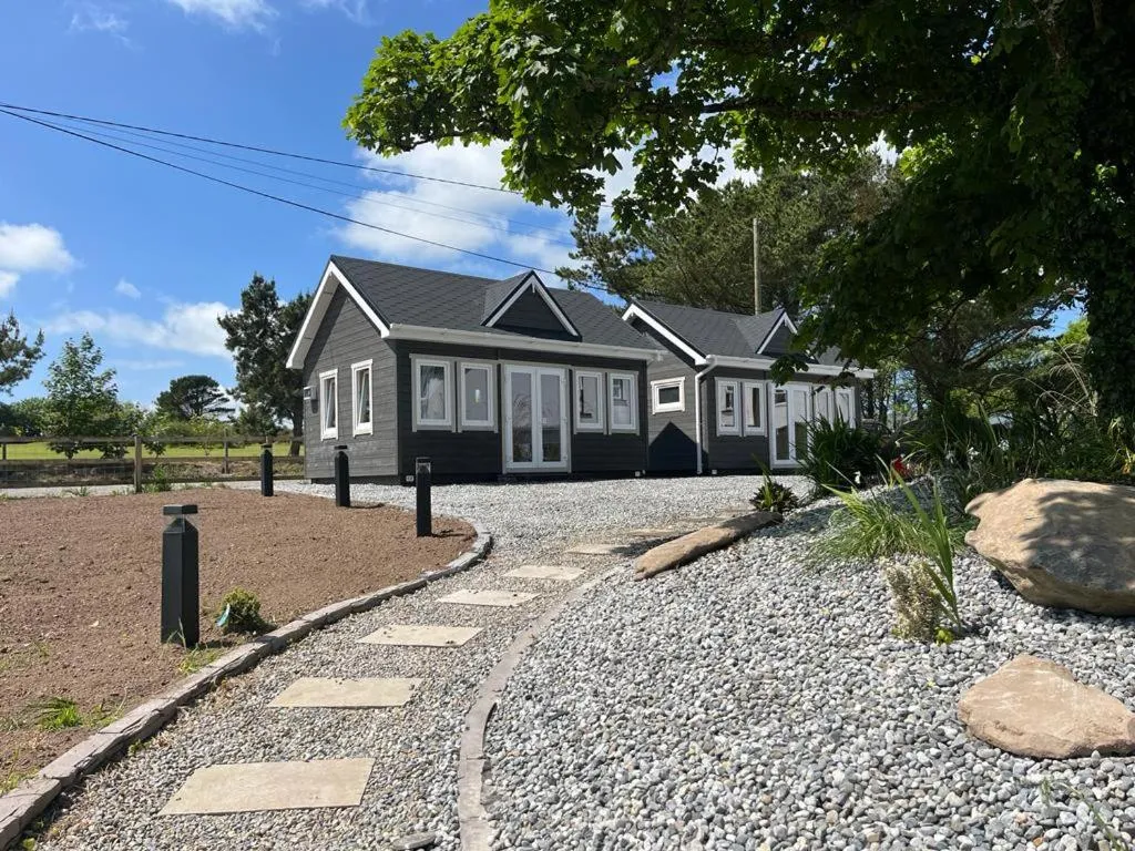 One-Bedroom Chalet in Milltown House Dingle