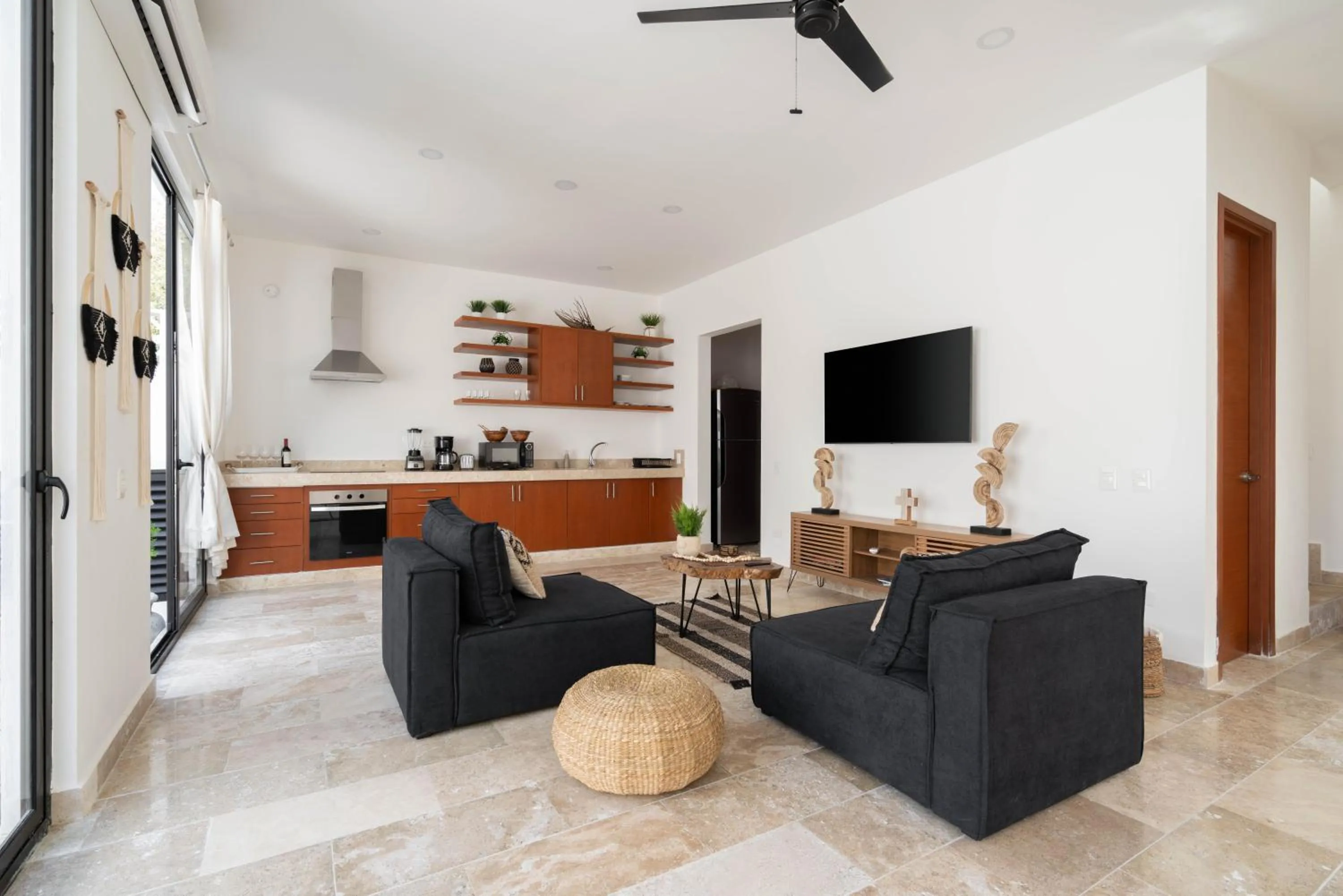 Communal lounge/ TV room in Tulum Cozy 3 Bedrooms Townhome-Centrally Located-Gated-WIFI