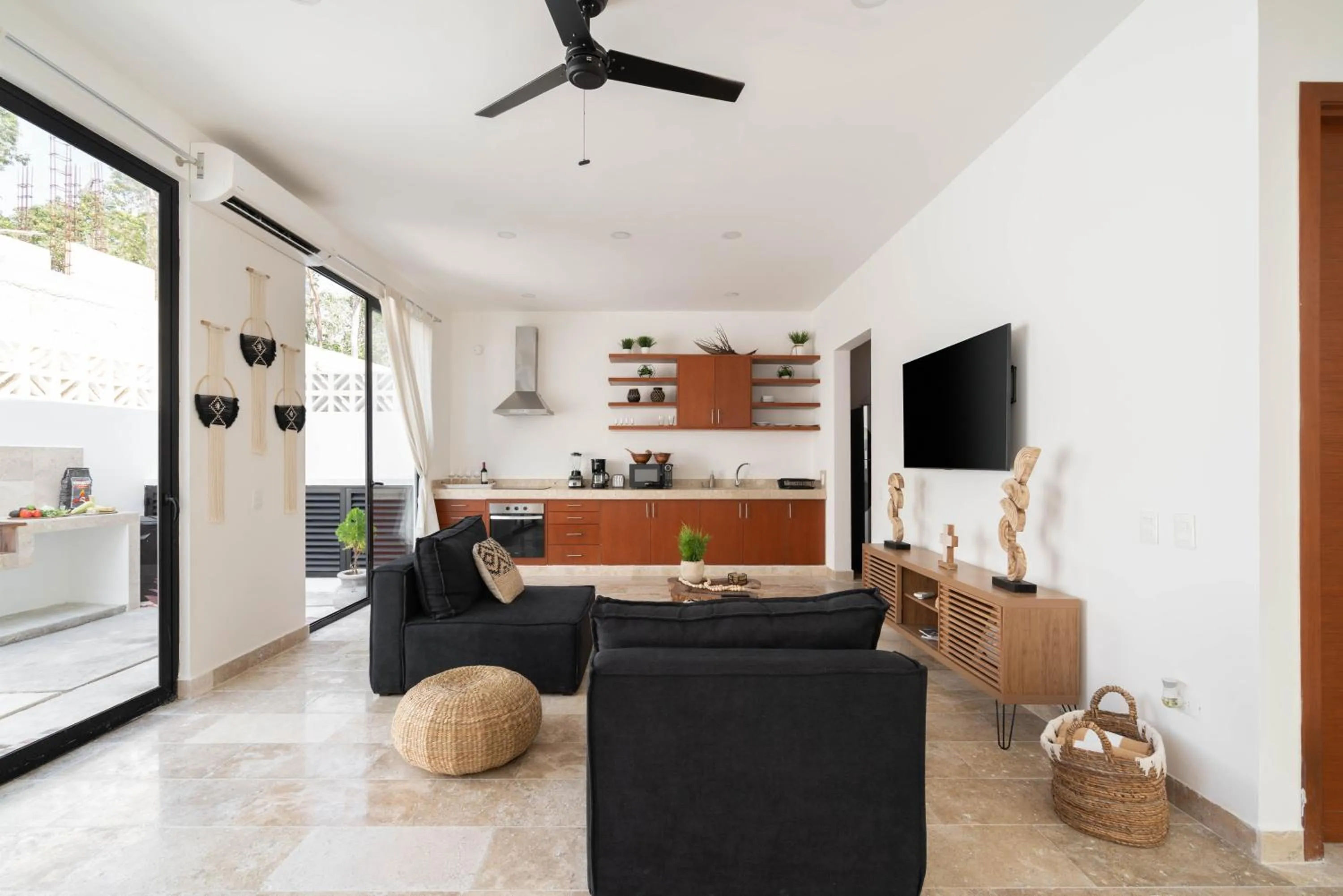 Communal lounge/ TV room in Tulum Cozy 3 Bedrooms Townhome-Centrally Located-Gated-WIFI