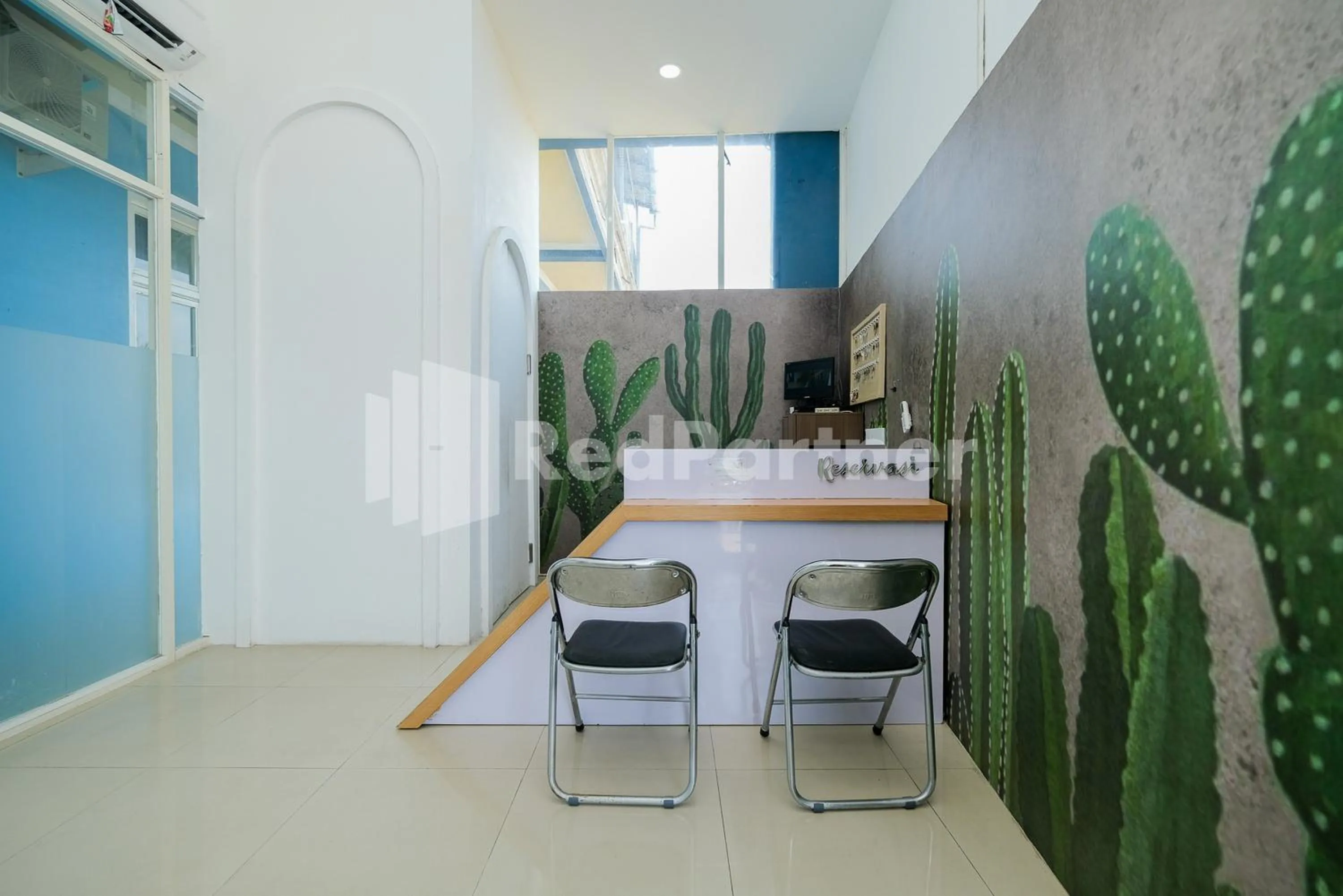 Lobby or reception in Grand Kencana Guesthouse Syariah near Wisata Bahari Lamongan