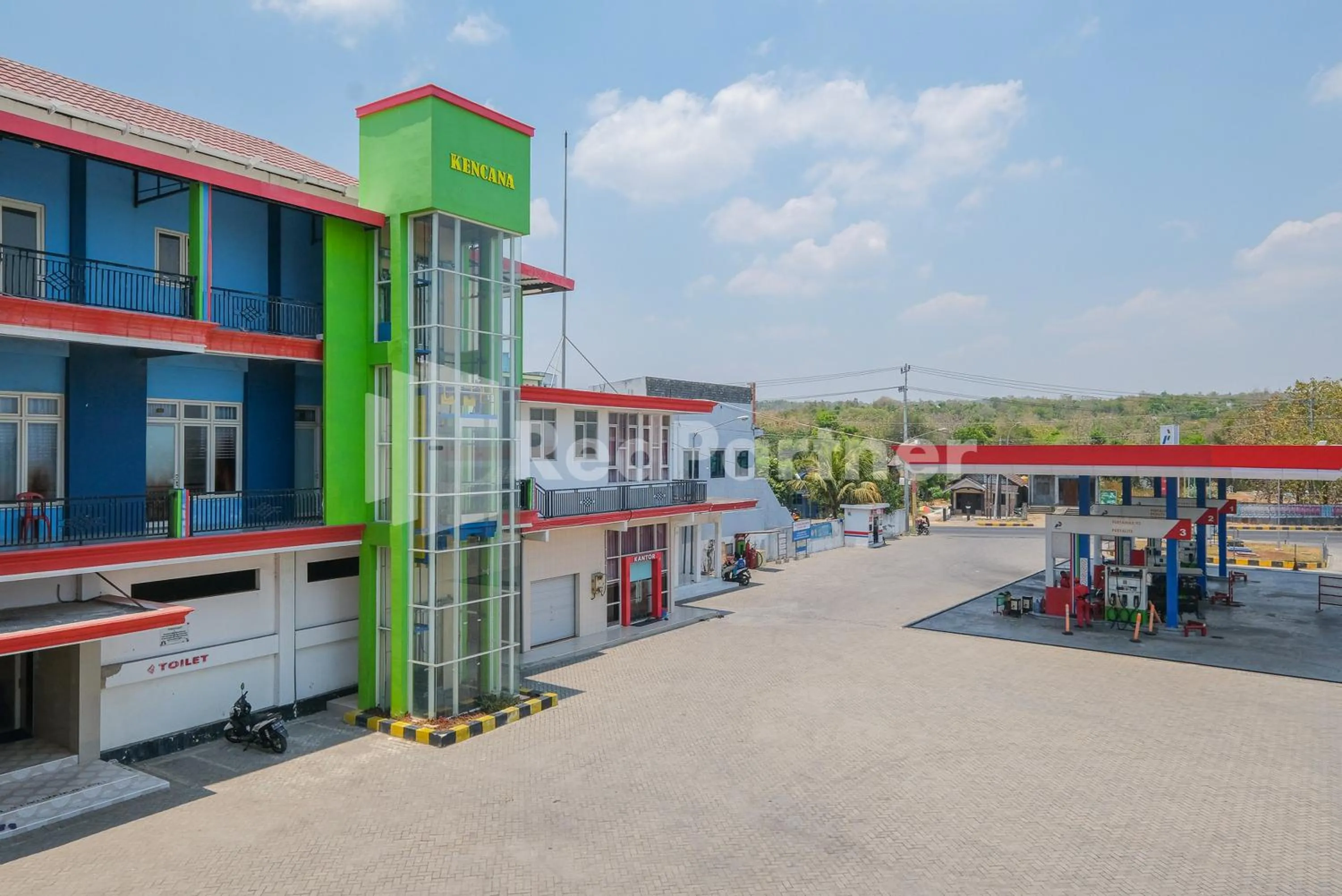 Property building in Grand Kencana Guesthouse Syariah near Wisata Bahari Lamongan