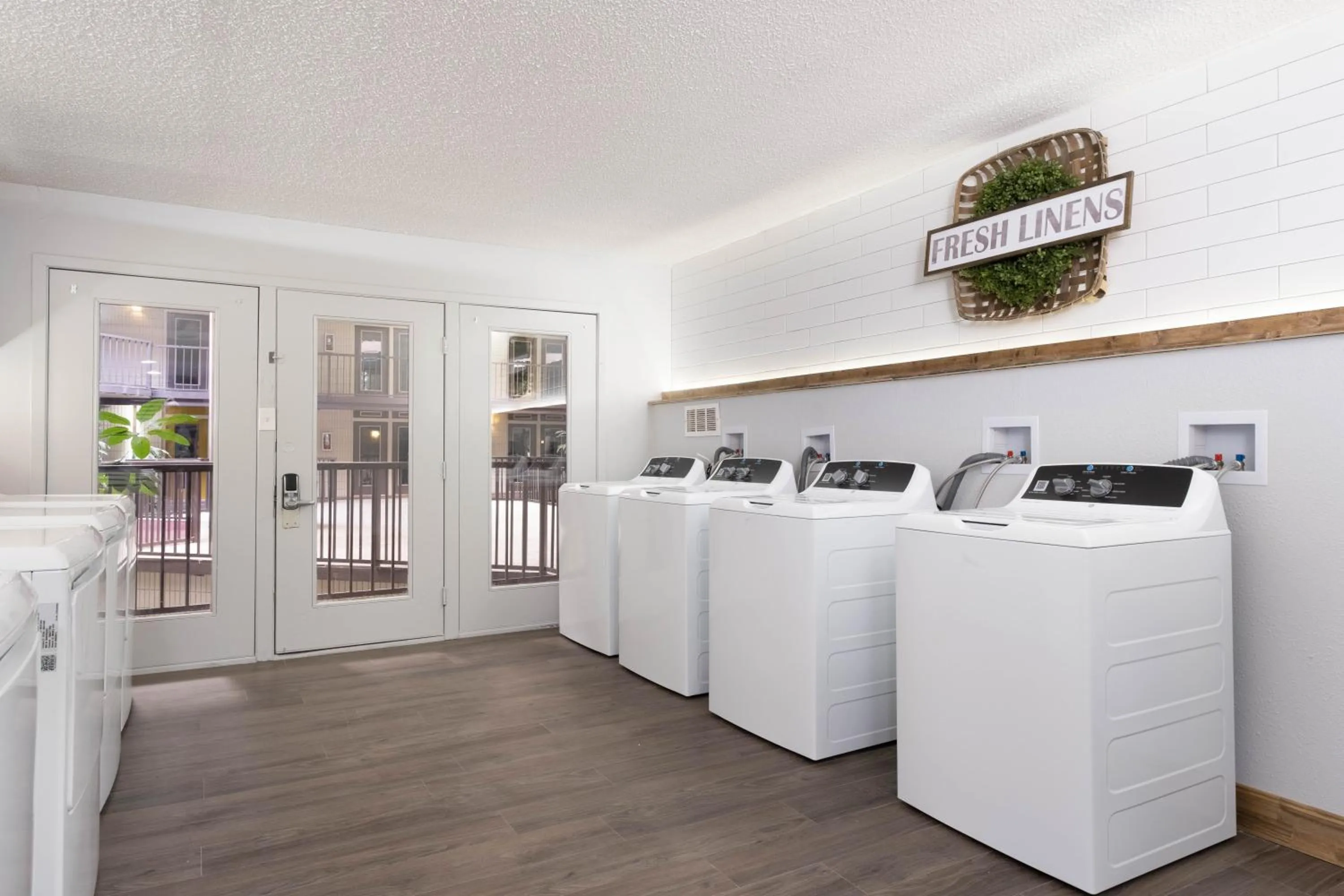 washing machine in Cactus Cove Inn and Suites