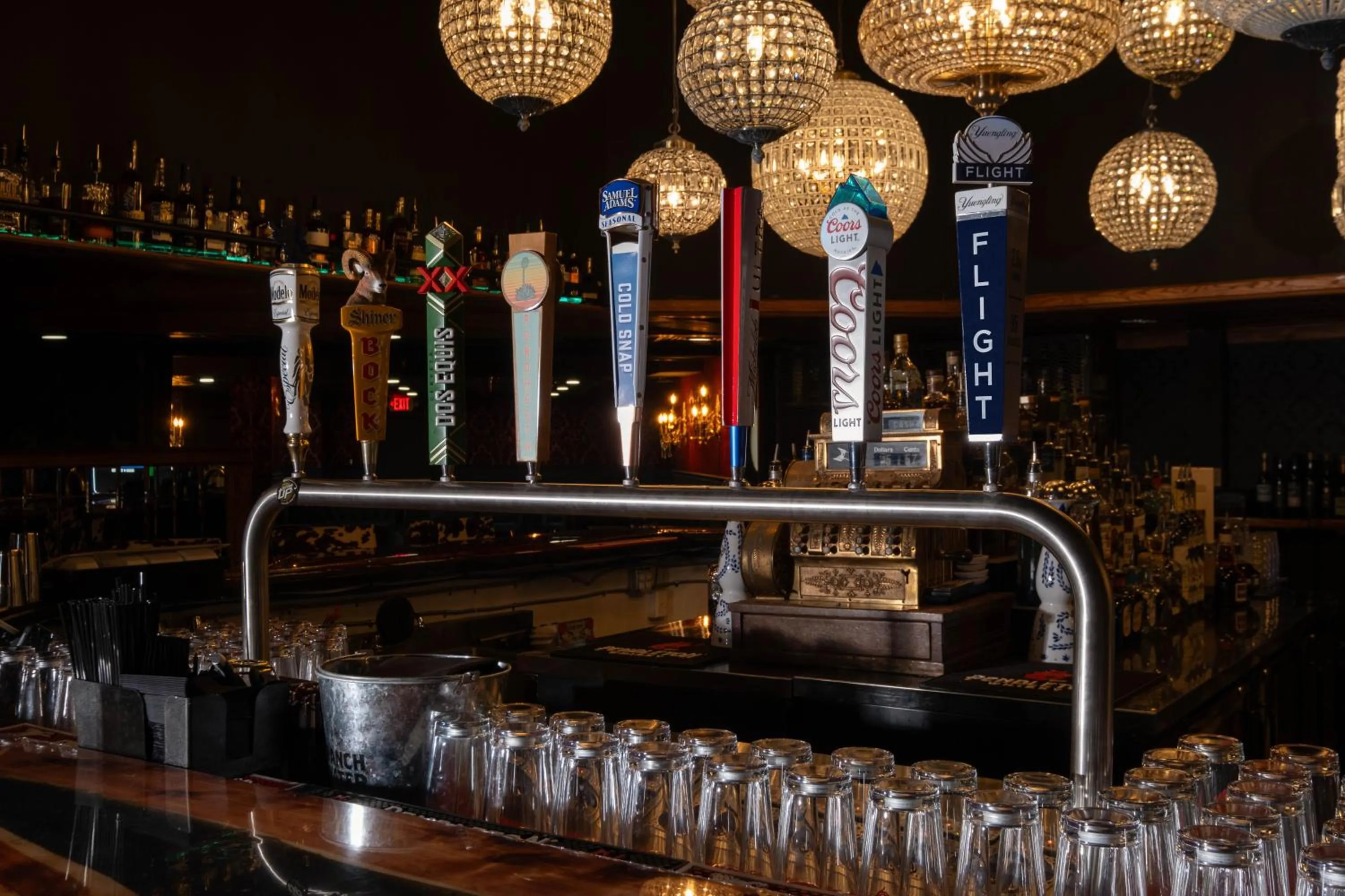 Lounge or bar in Cactus Cove Inn and Suites