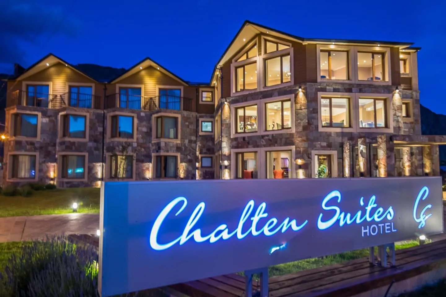 Facade/entrance in Chalten Suites Hotel