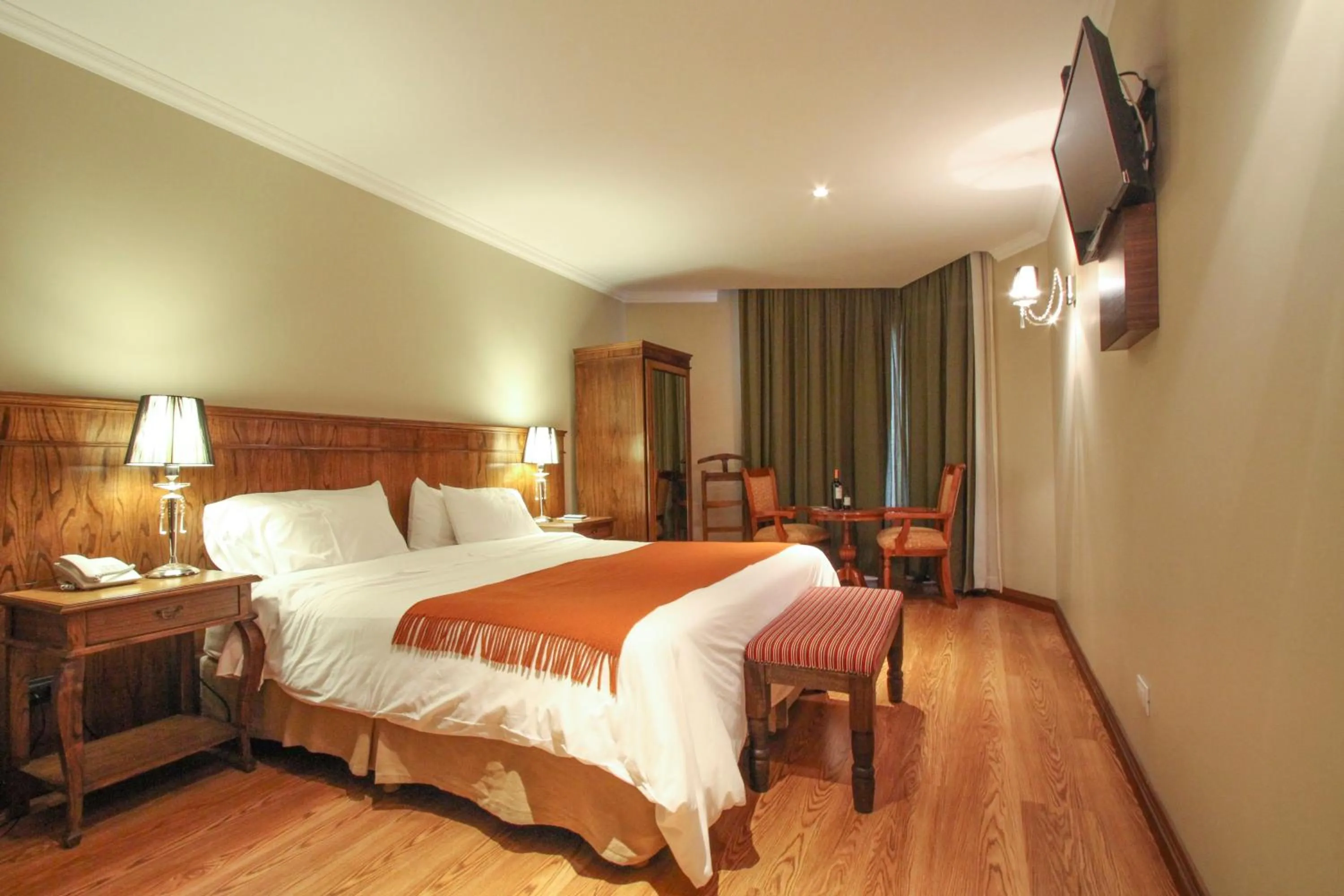 Photo of the whole room, Bed in Chalten Suites Hotel