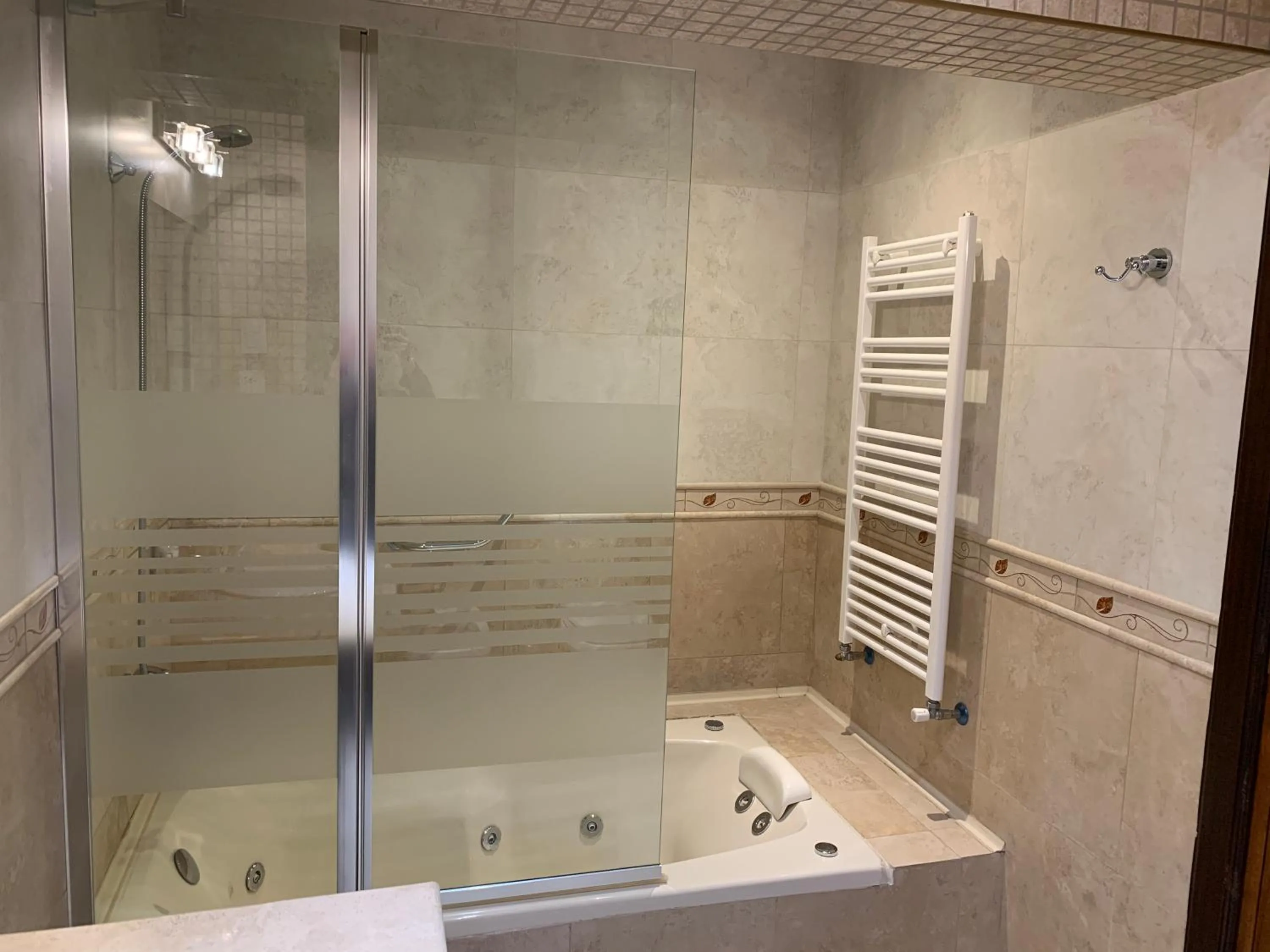 Hot Tub in Chalten Suites Hotel