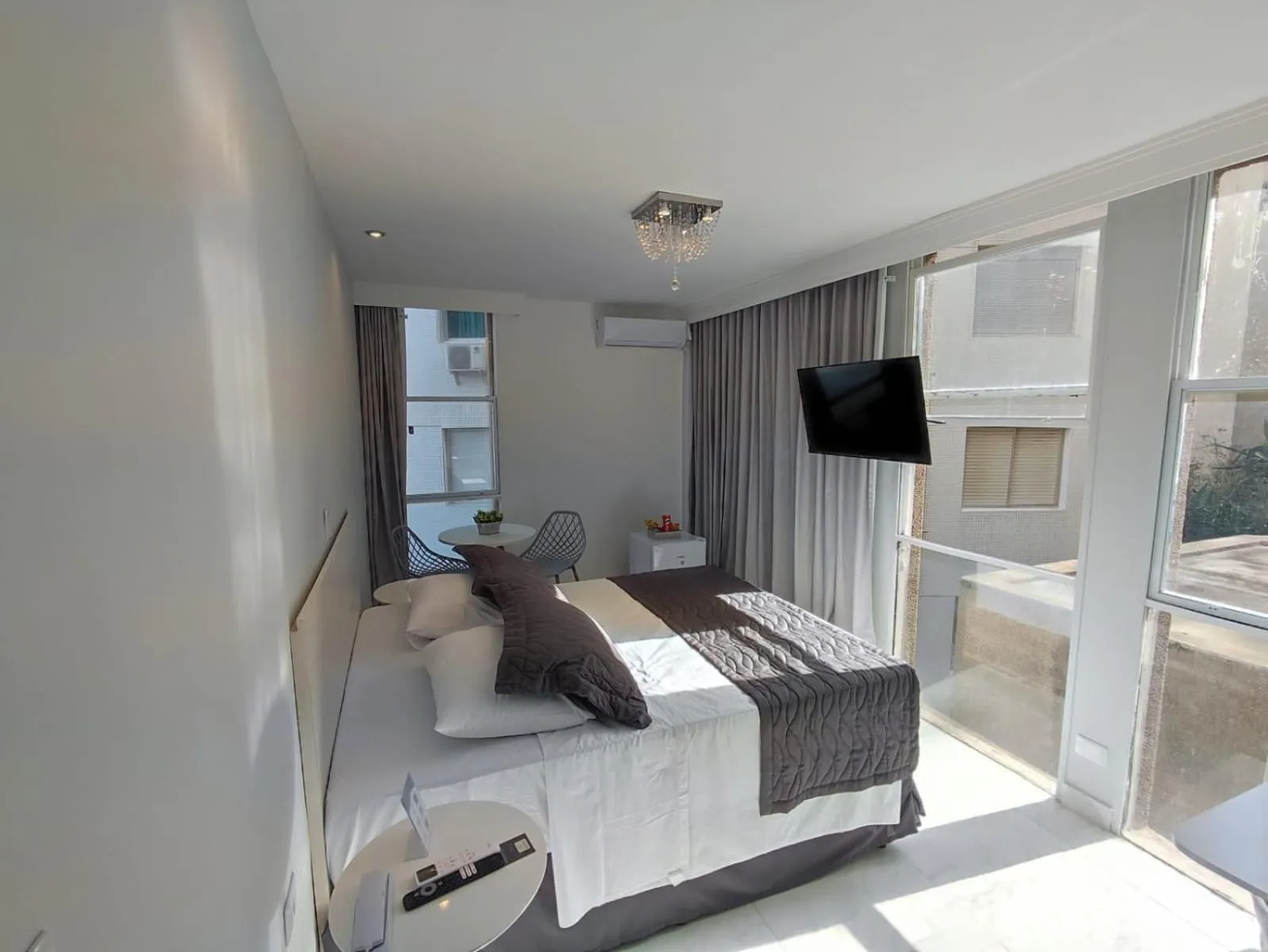 Photo of the whole room, Bed in Grand Hotel Guarujá - A sua Melhor Experiência Beira Mar na Praia!