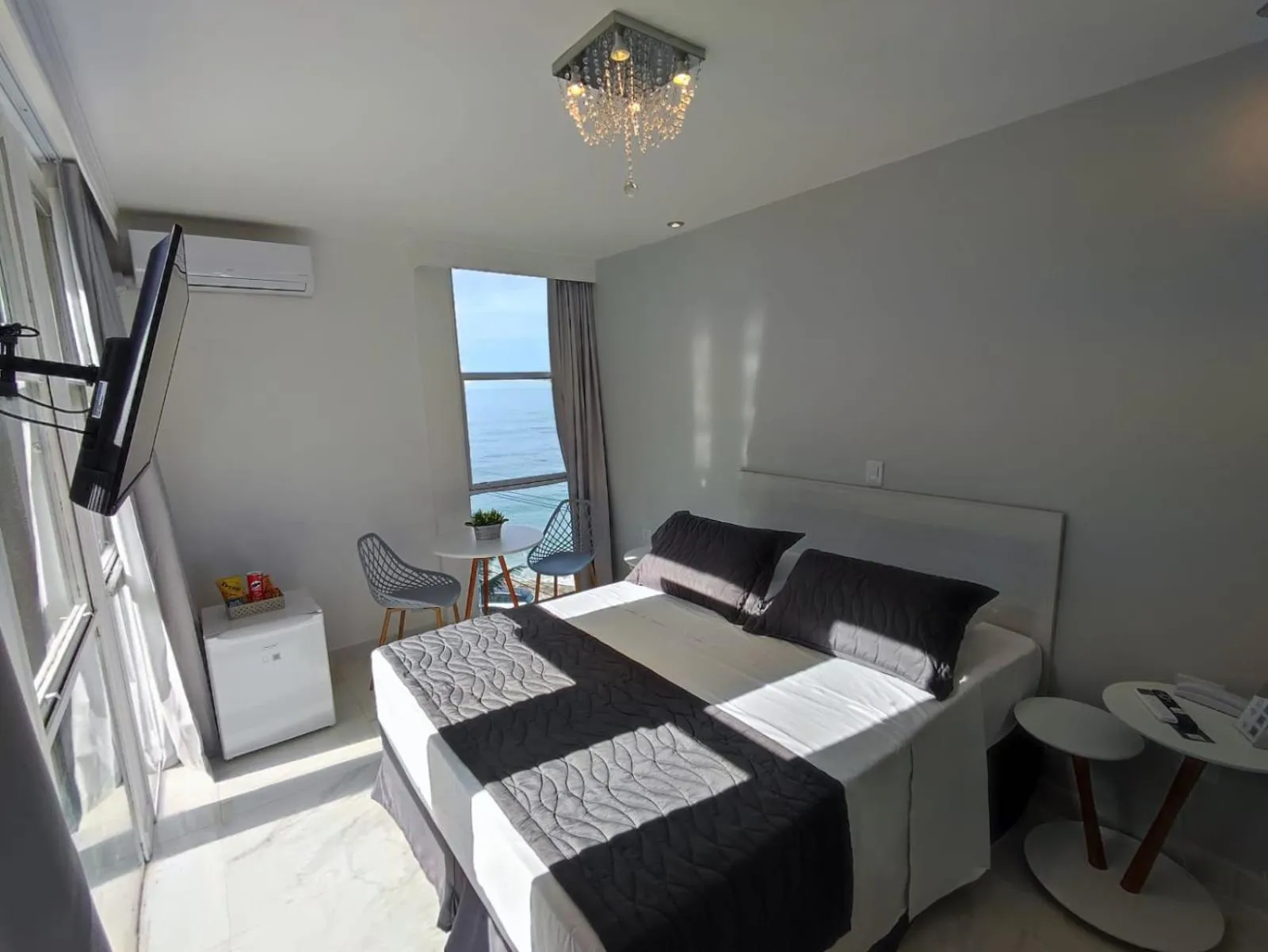 Photo of the whole room, Bed in Grand Hotel Guarujá - A sua Melhor Experiência Beira Mar na Praia!