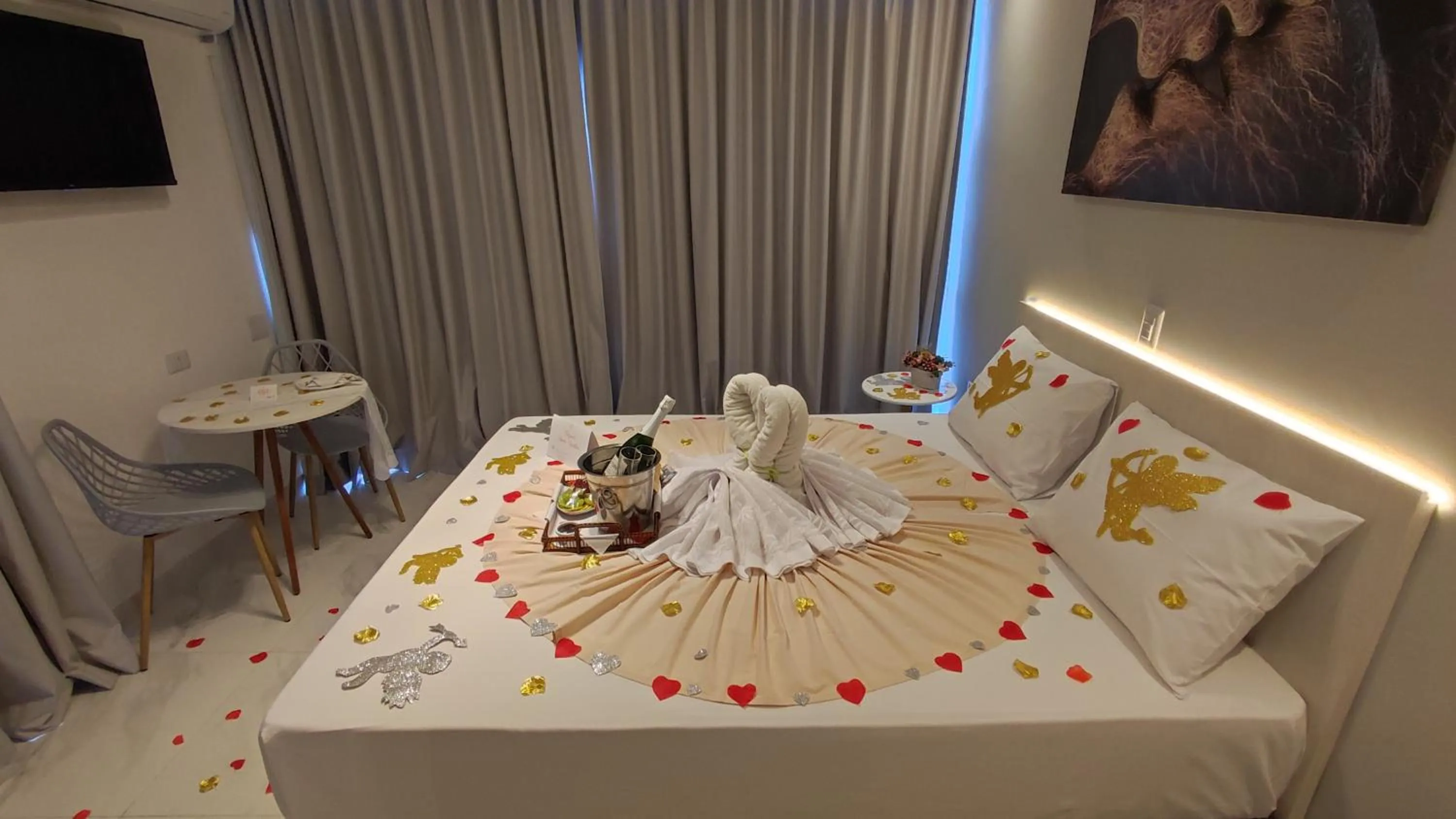 Decorative detail, Bed in Grand Hotel Guarujá - A sua Melhor Experiência Beira Mar na Praia!