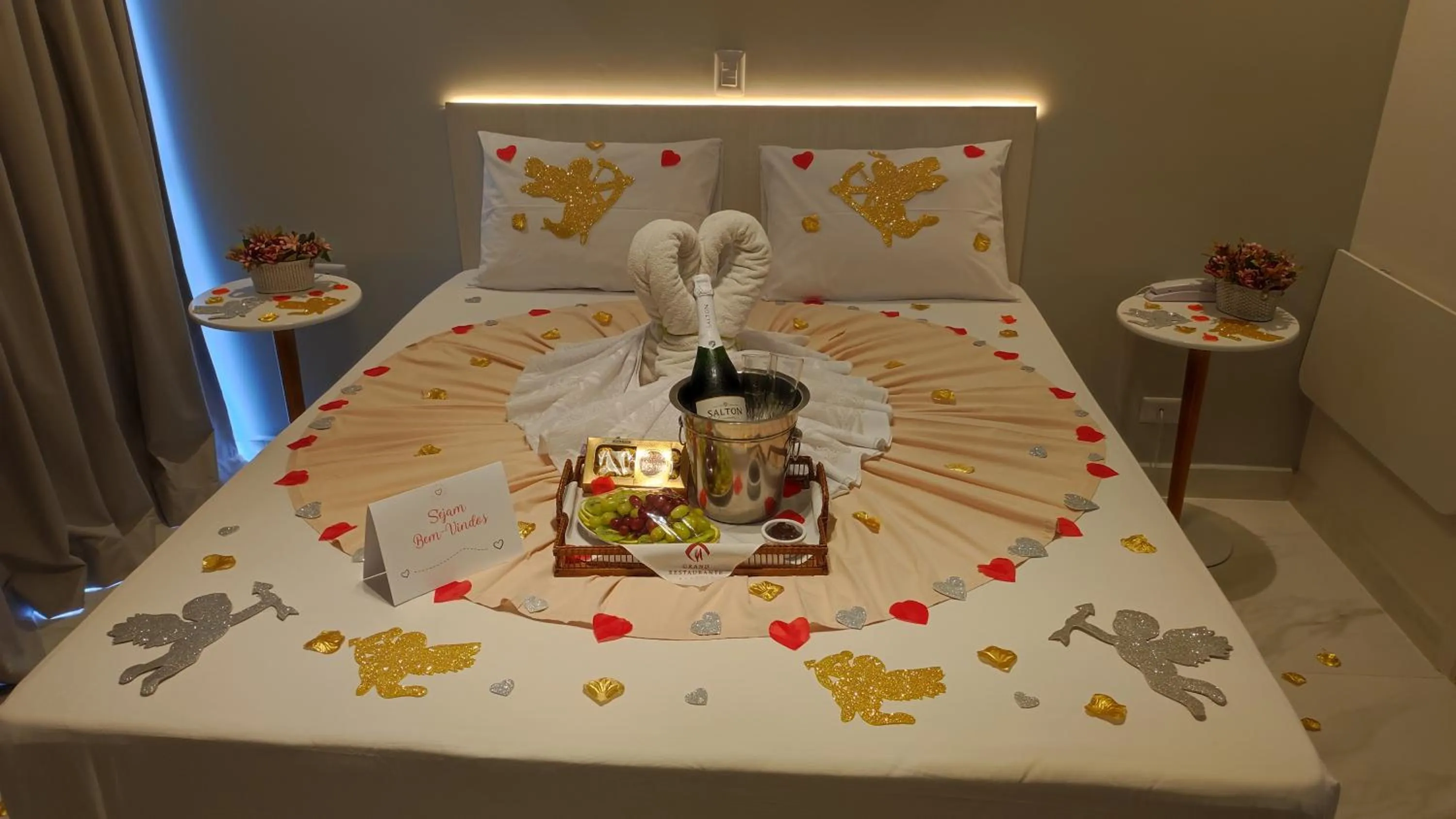 Decorative detail, Bed in Grand Hotel Guarujá - A sua Melhor Experiência Beira Mar na Praia!