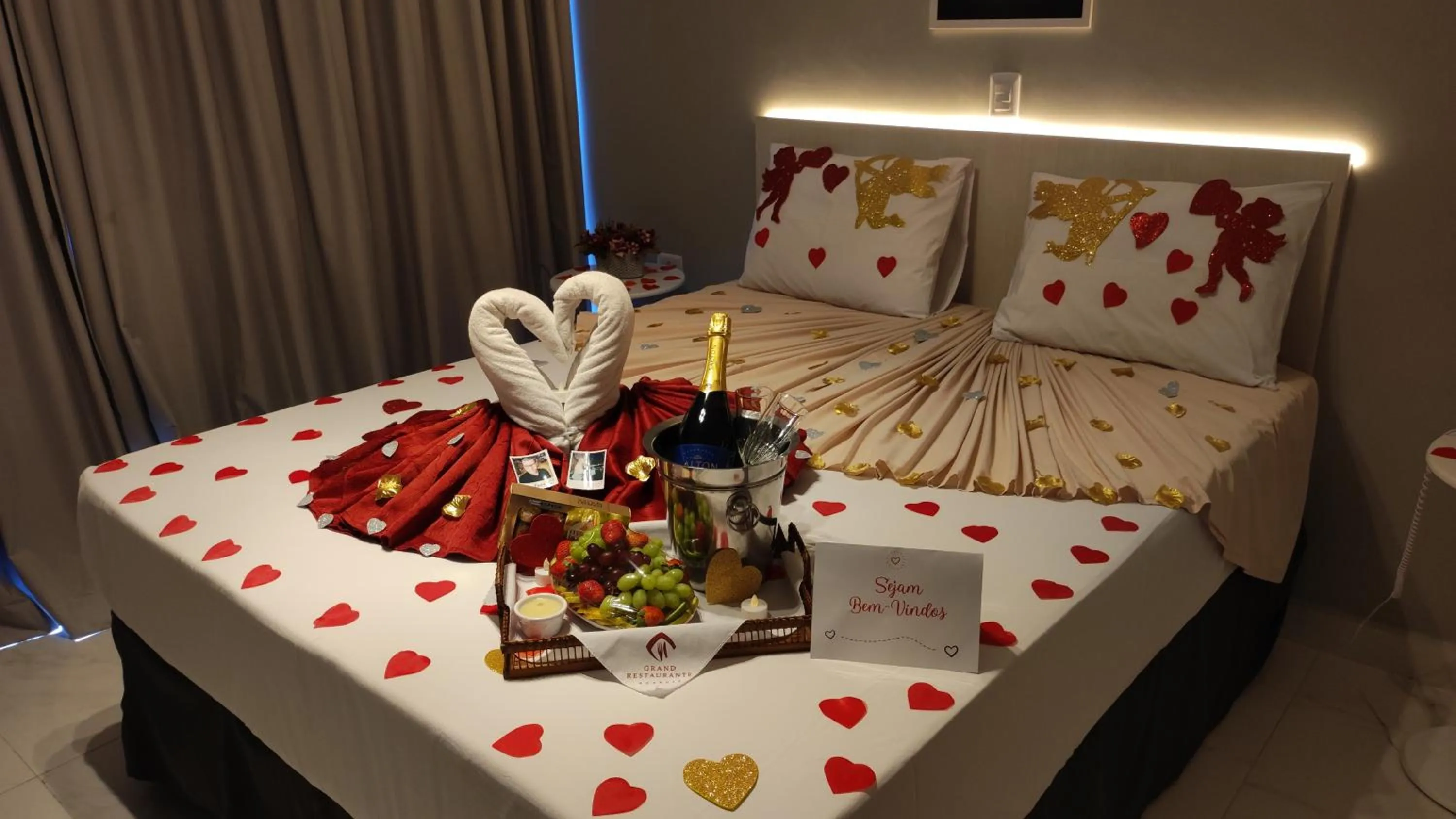 Decorative detail, Bed in Grand Hotel Guarujá - A sua Melhor Experiência Beira Mar na Praia!