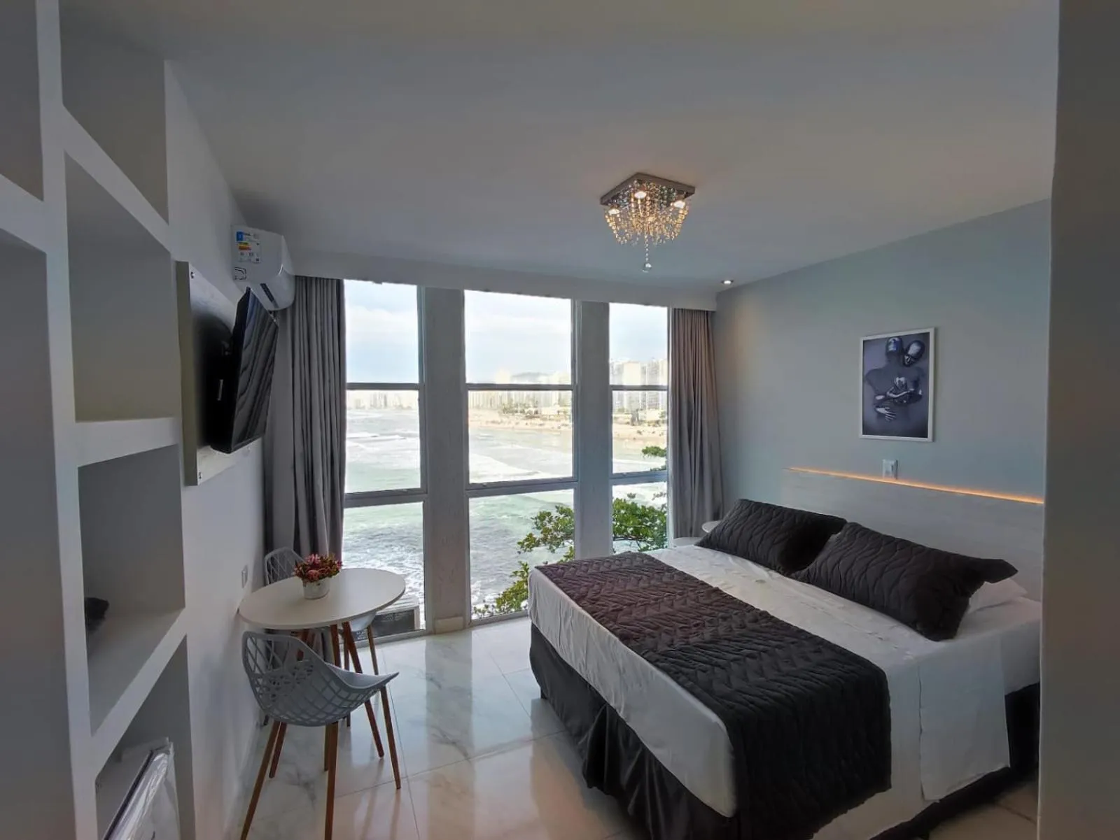 Bed in Grand Hotel Guarujá - A sua Melhor Experiência Beira Mar na Praia!