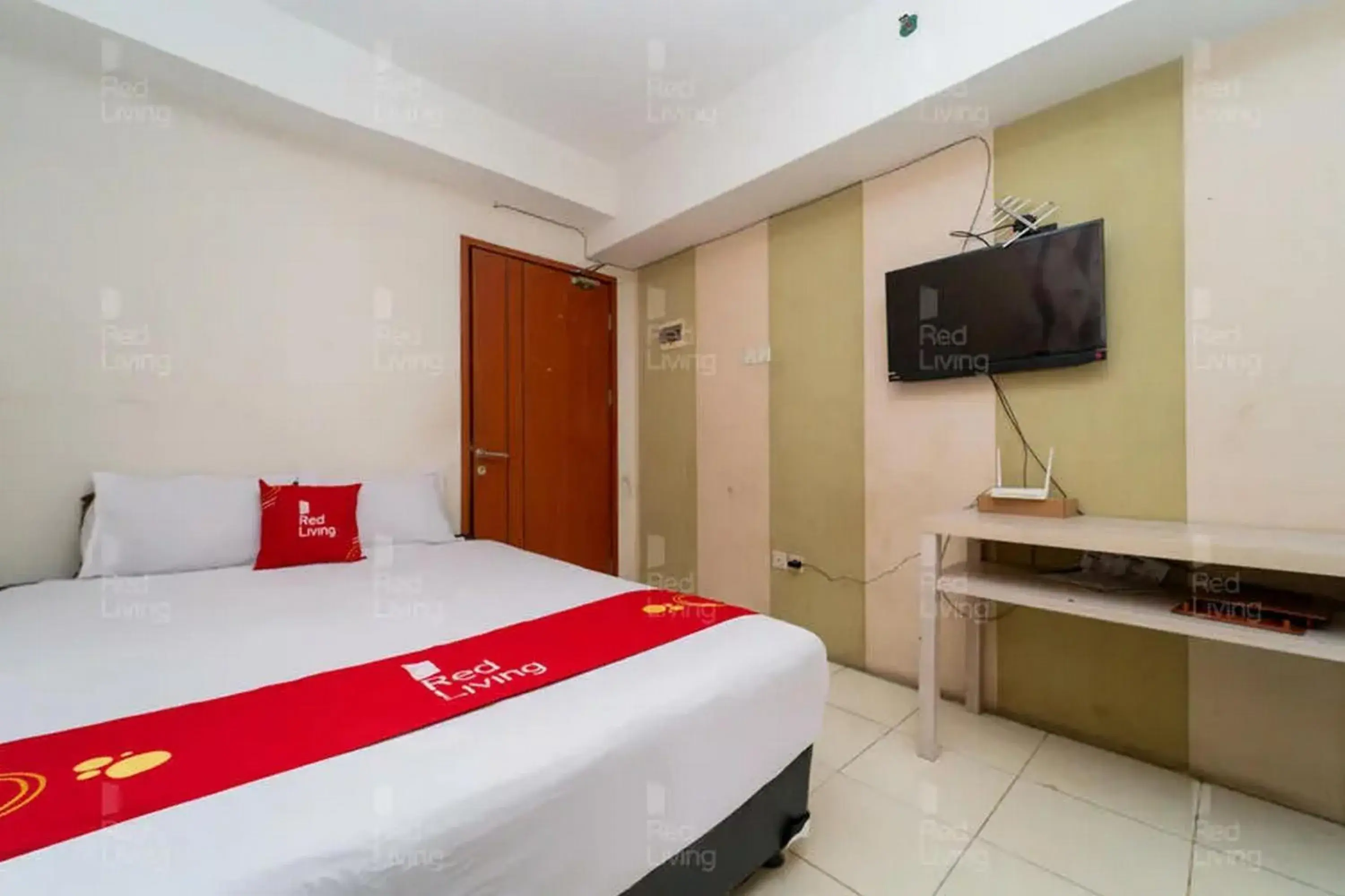 Studio in RedLiving Apartemen Green Lake View Ciputat - Hanna Property Tower B Studio in RedLiving Apartemen Green Lake View Ciputat - Hanna Property Tower B
