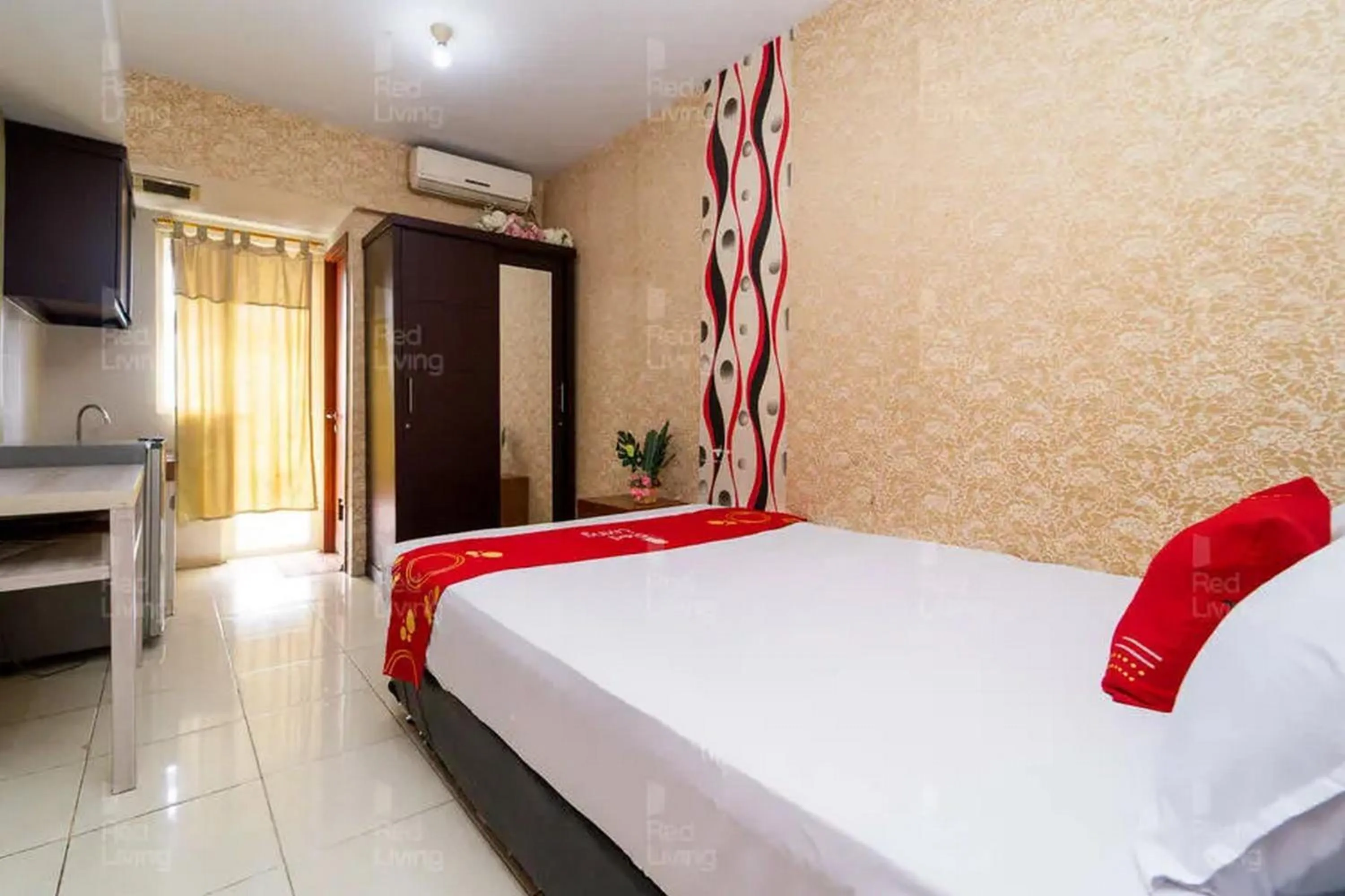 Bedroom, Bed in RedLiving Apartemen Green Lake View Ciputat - Hanna Property Tower B