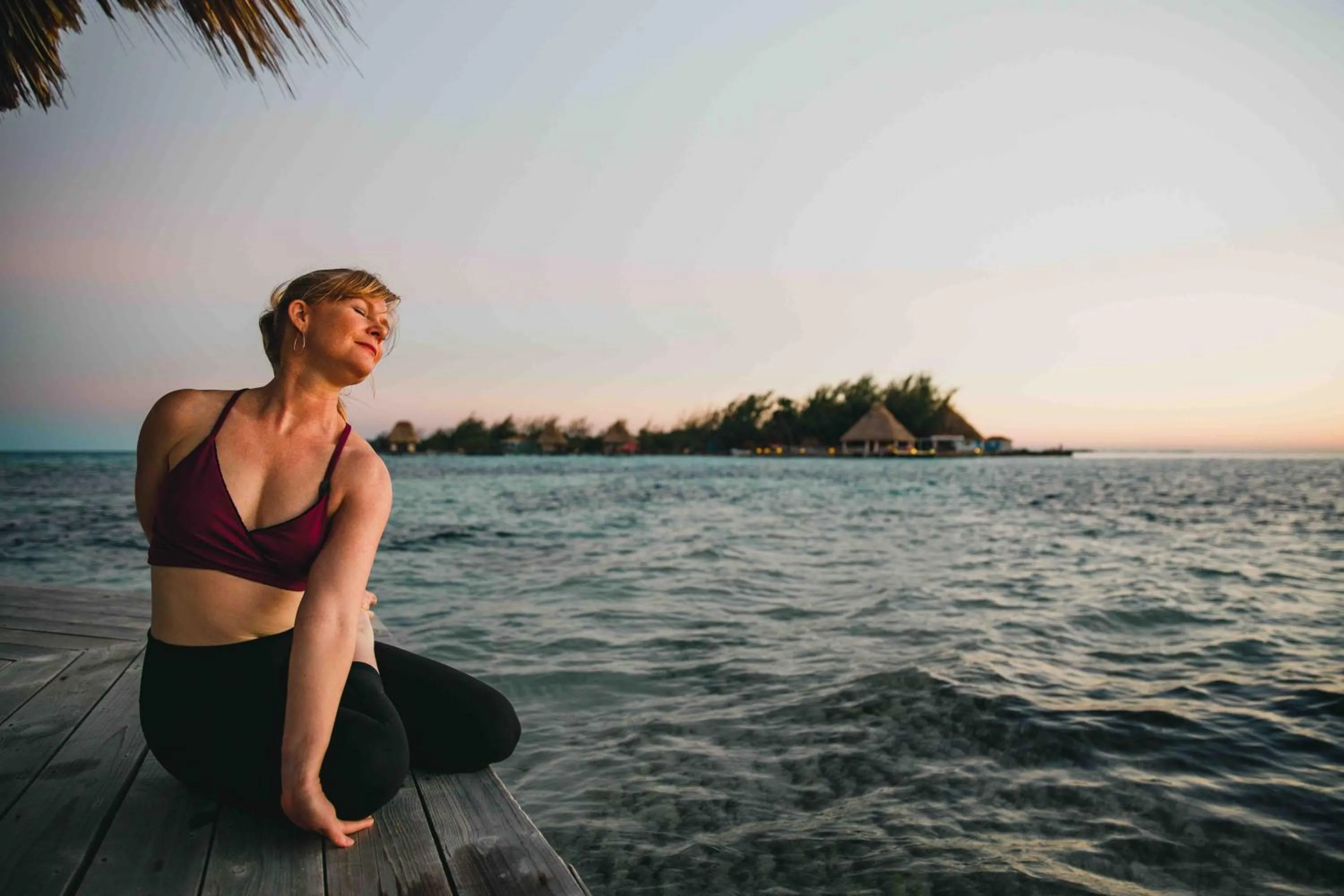 People in Thatch Caye Resort a Muy'Ono Resort