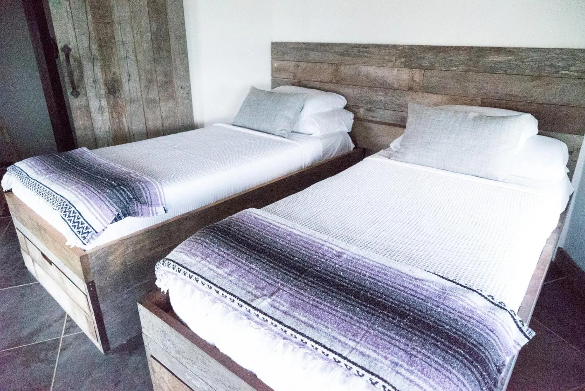 Bed in Thatch Caye Resort a Muy'Ono Resort