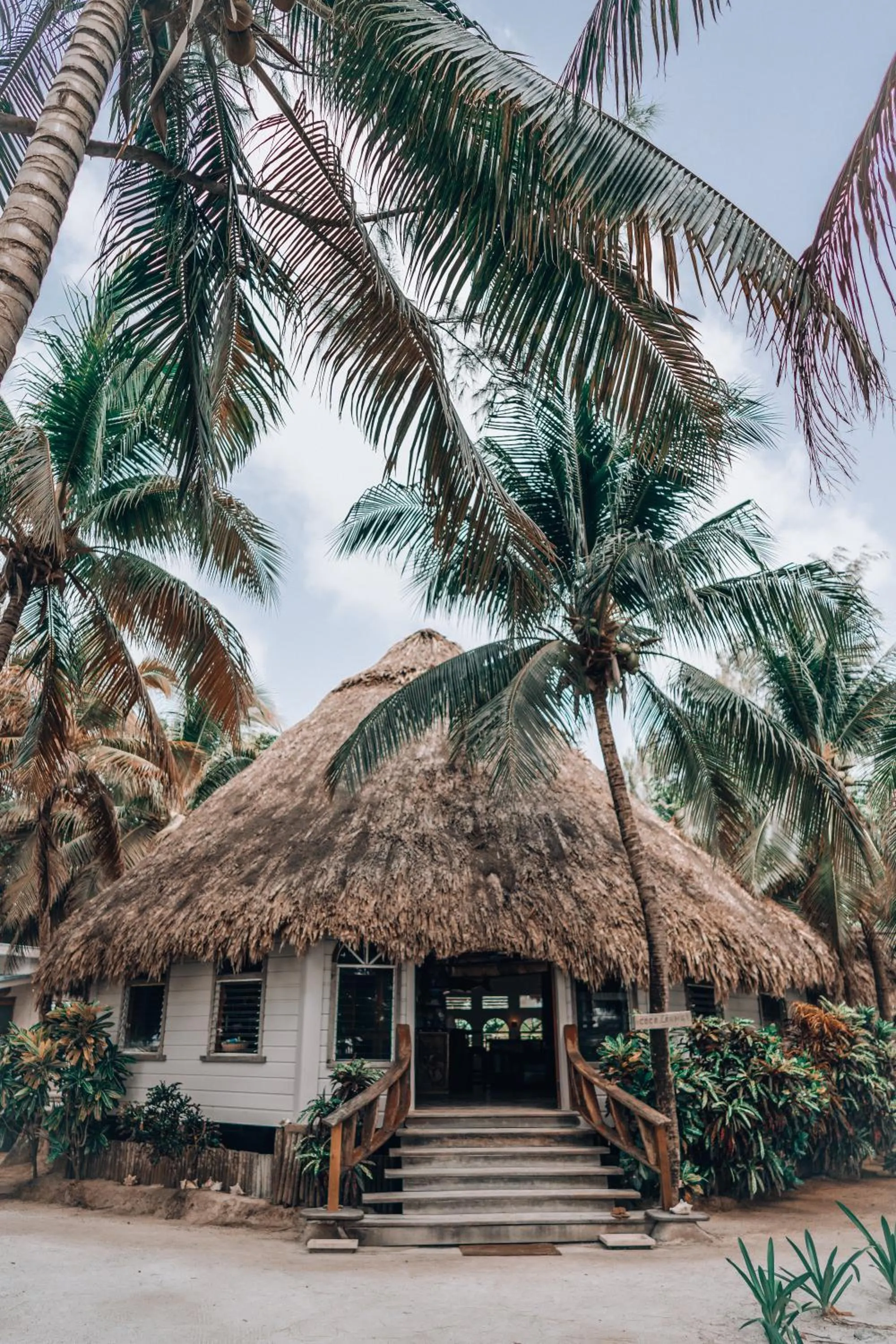 Lobby or reception in Thatch Caye Resort a Muy'Ono Resort