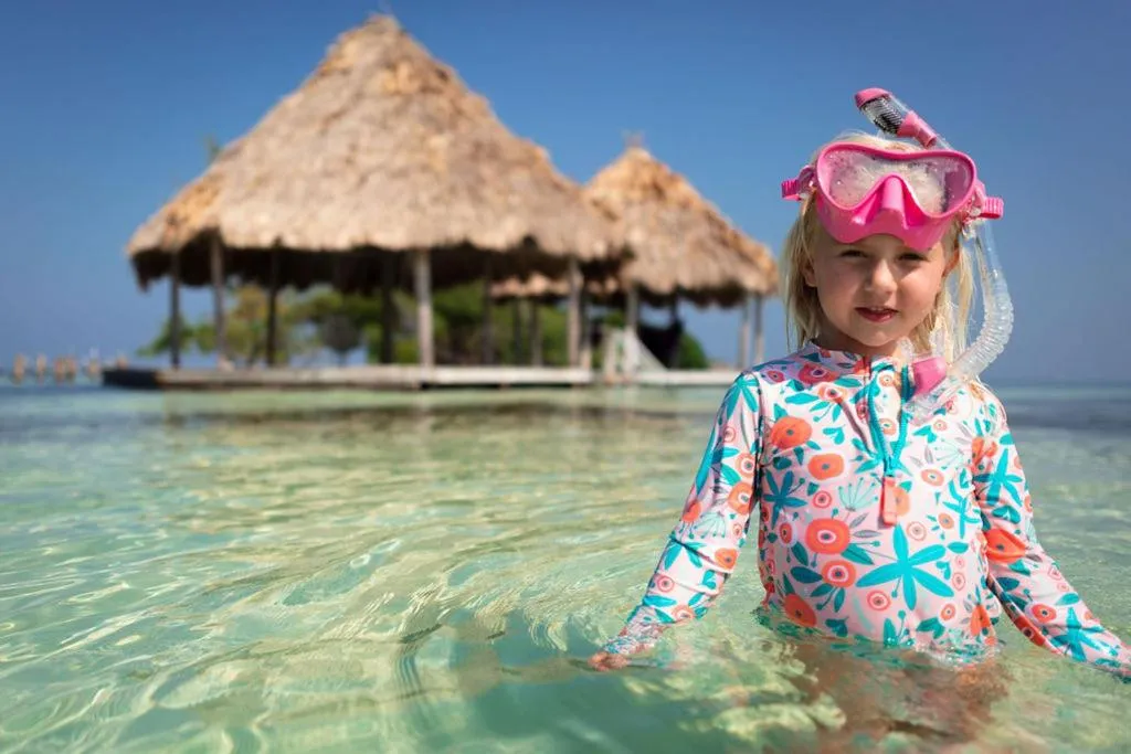 Snorkeling in Thatch Caye Resort a Muy'Ono Resort