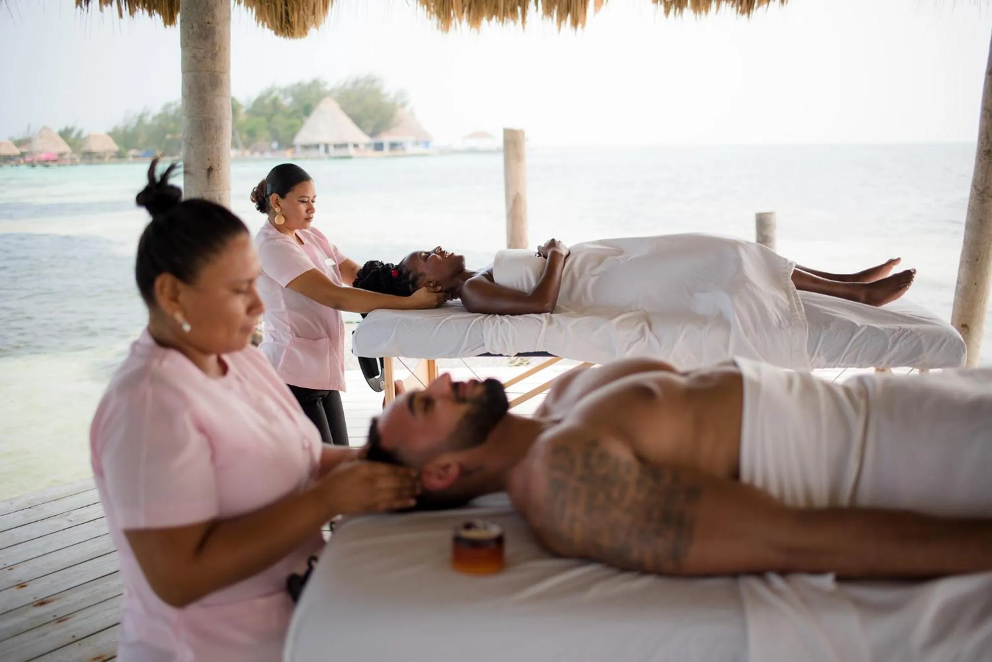 Massage in Thatch Caye Resort a Muy'Ono Resort