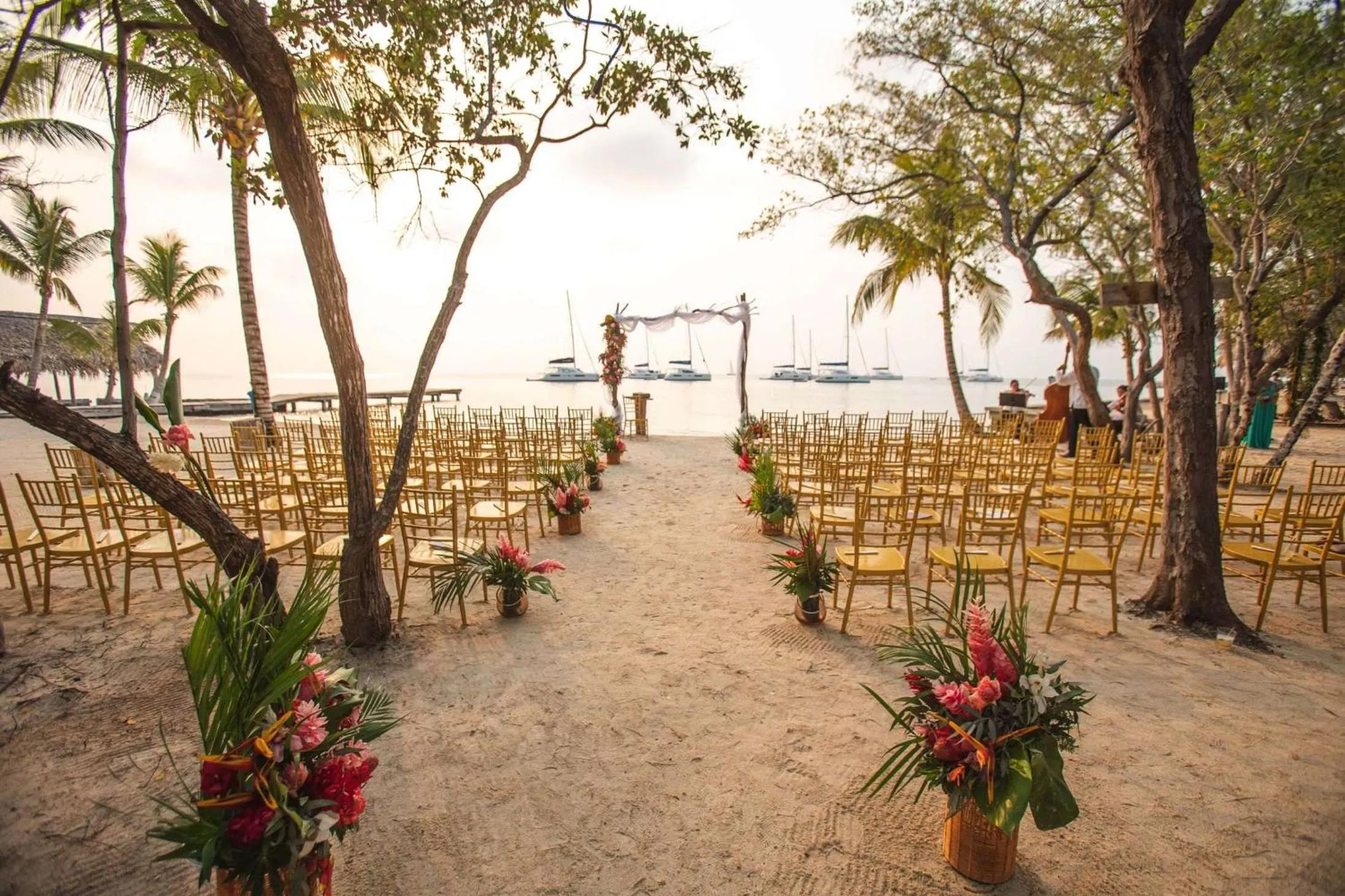 Banquet/Function facilities in Thatch Caye Resort a Muy'Ono Resort