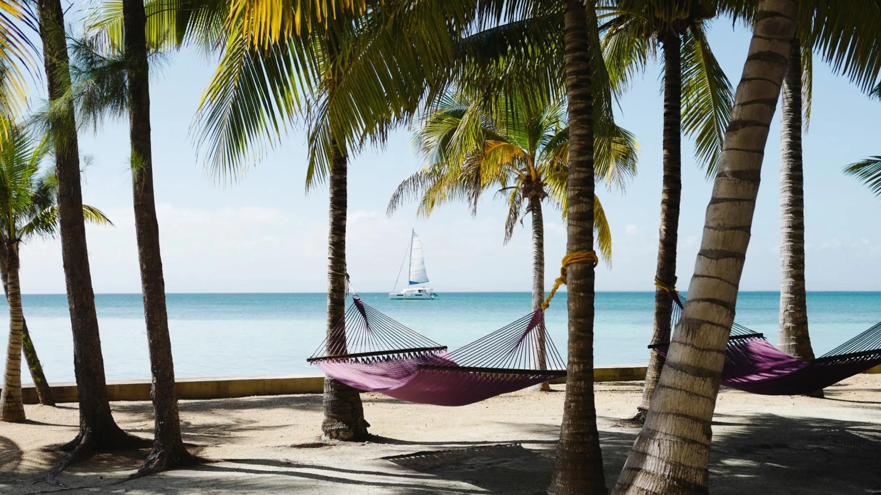 Seating area in Thatch Caye Resort a Muy'Ono Resort