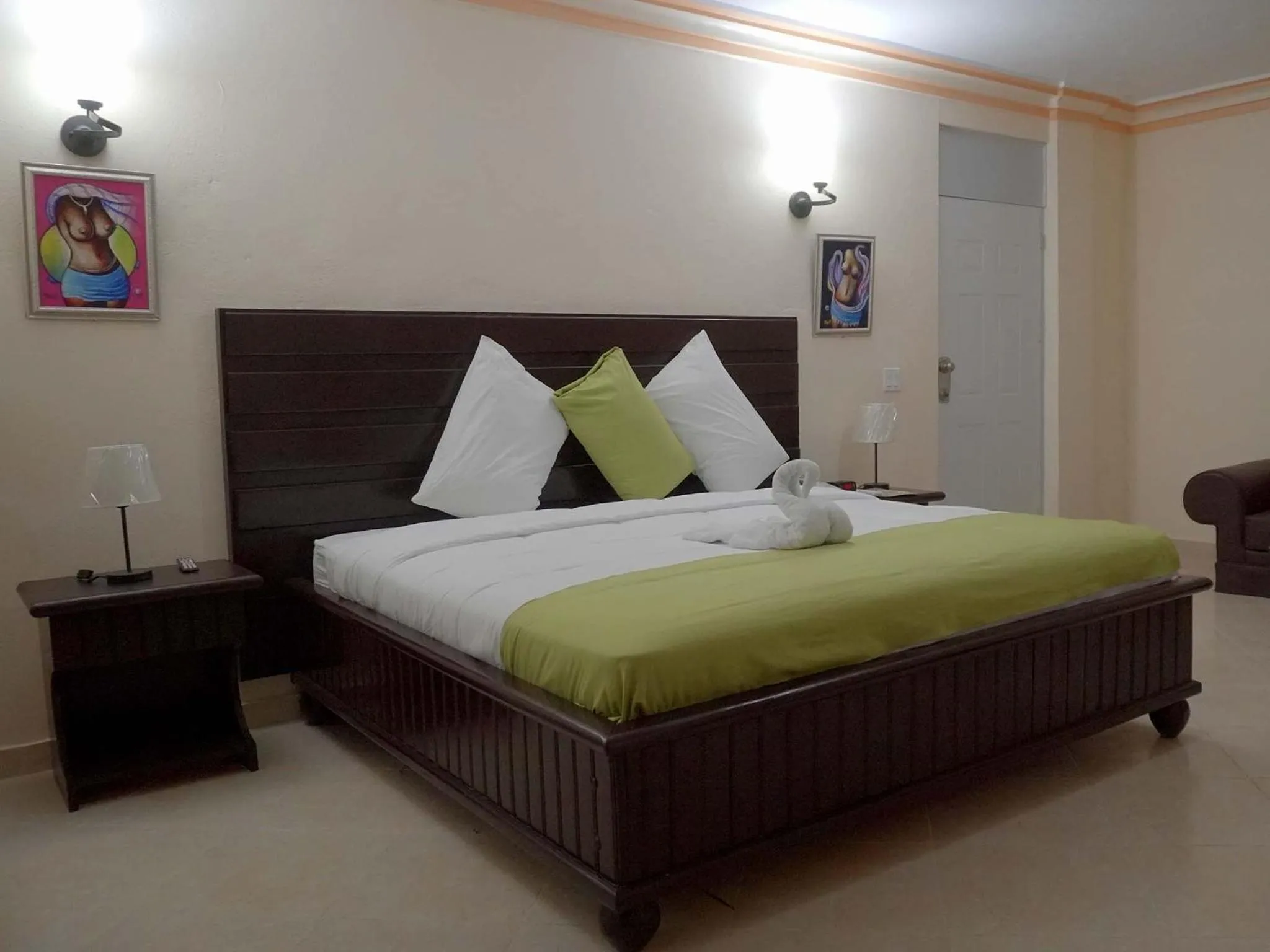 Bedroom, Bed in La Pepiniere Hotel