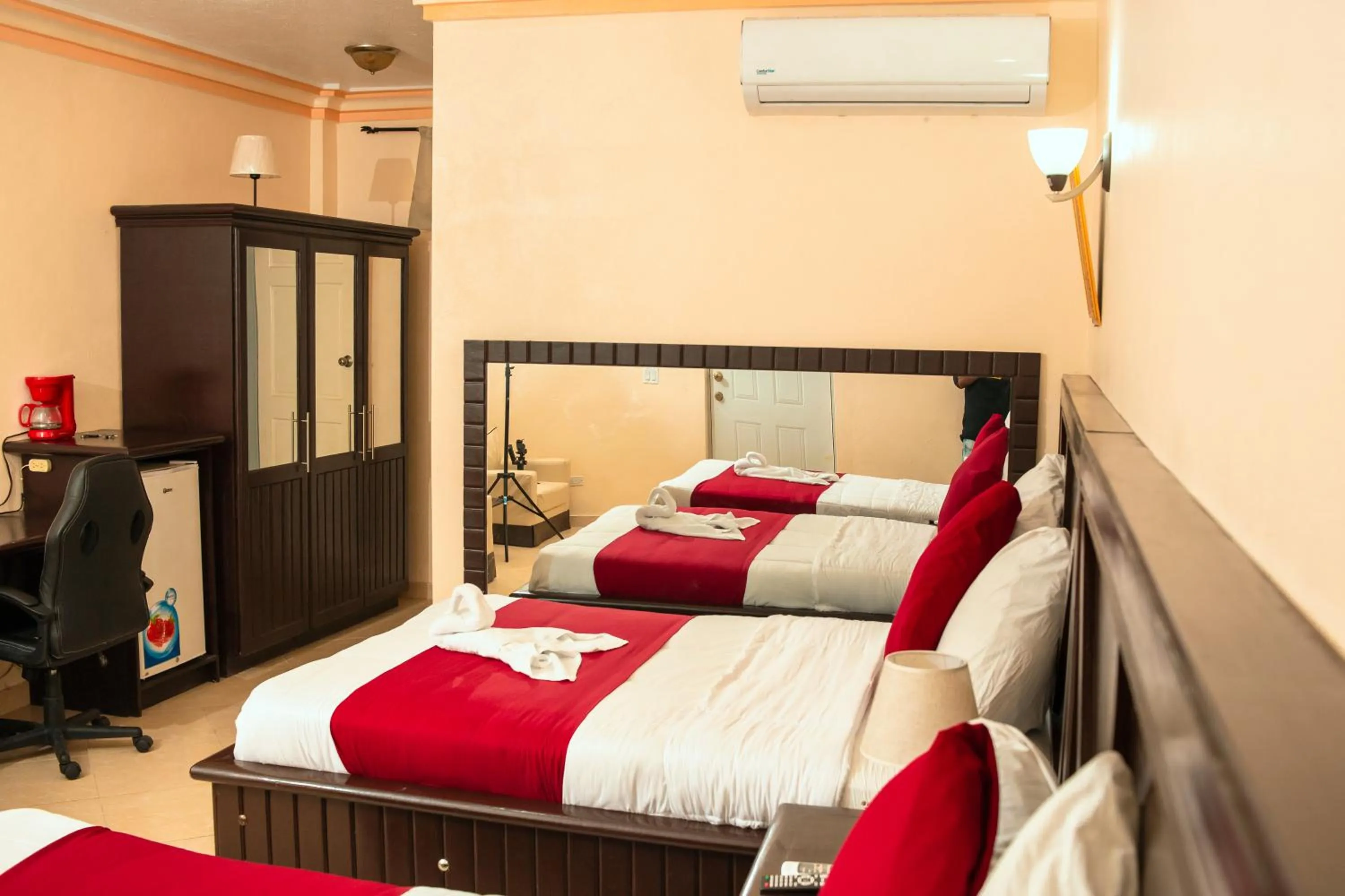 Bedroom, Bed in La Pepiniere Hotel