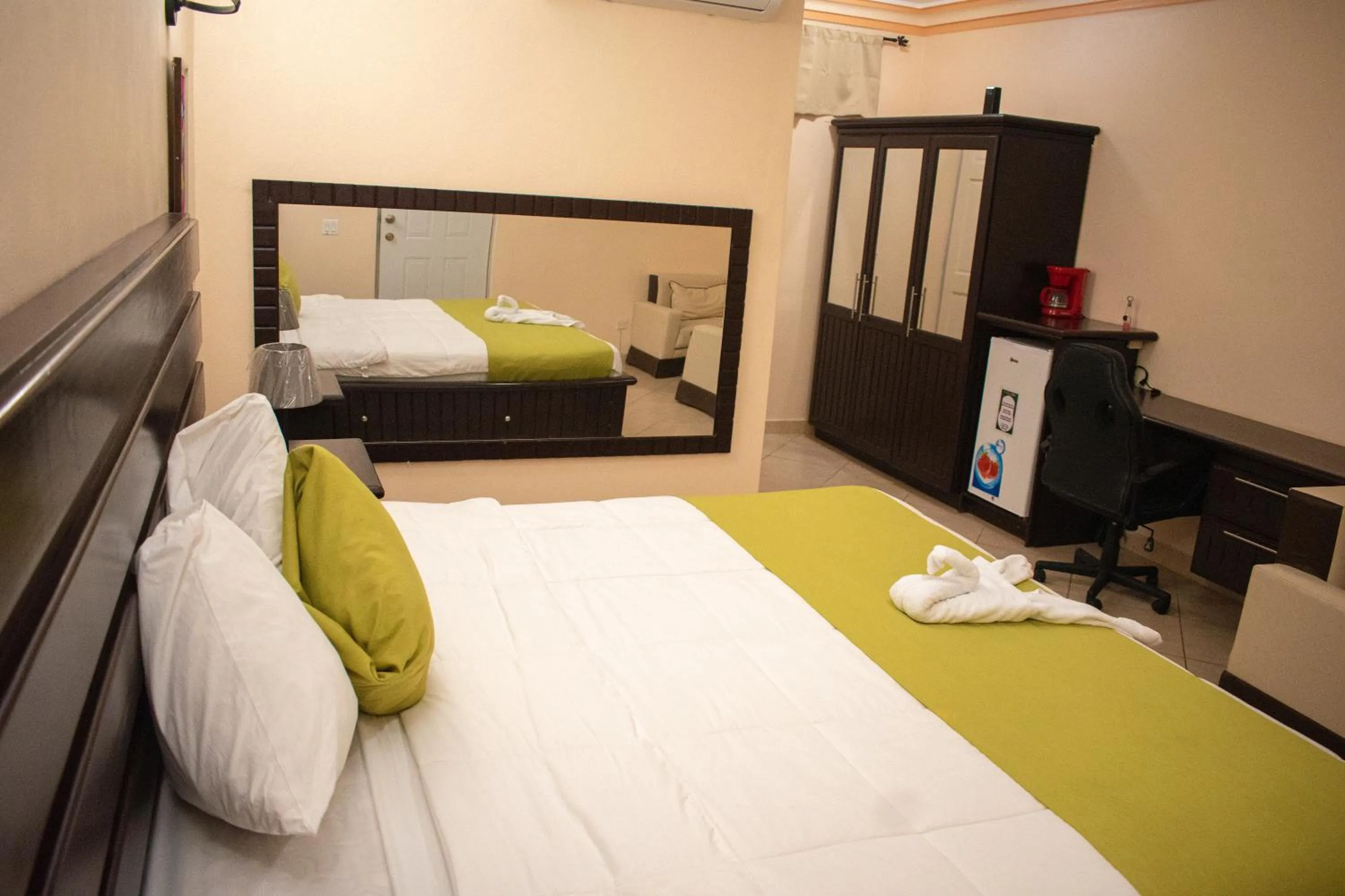 Bedroom, Bed in La Pepiniere Hotel