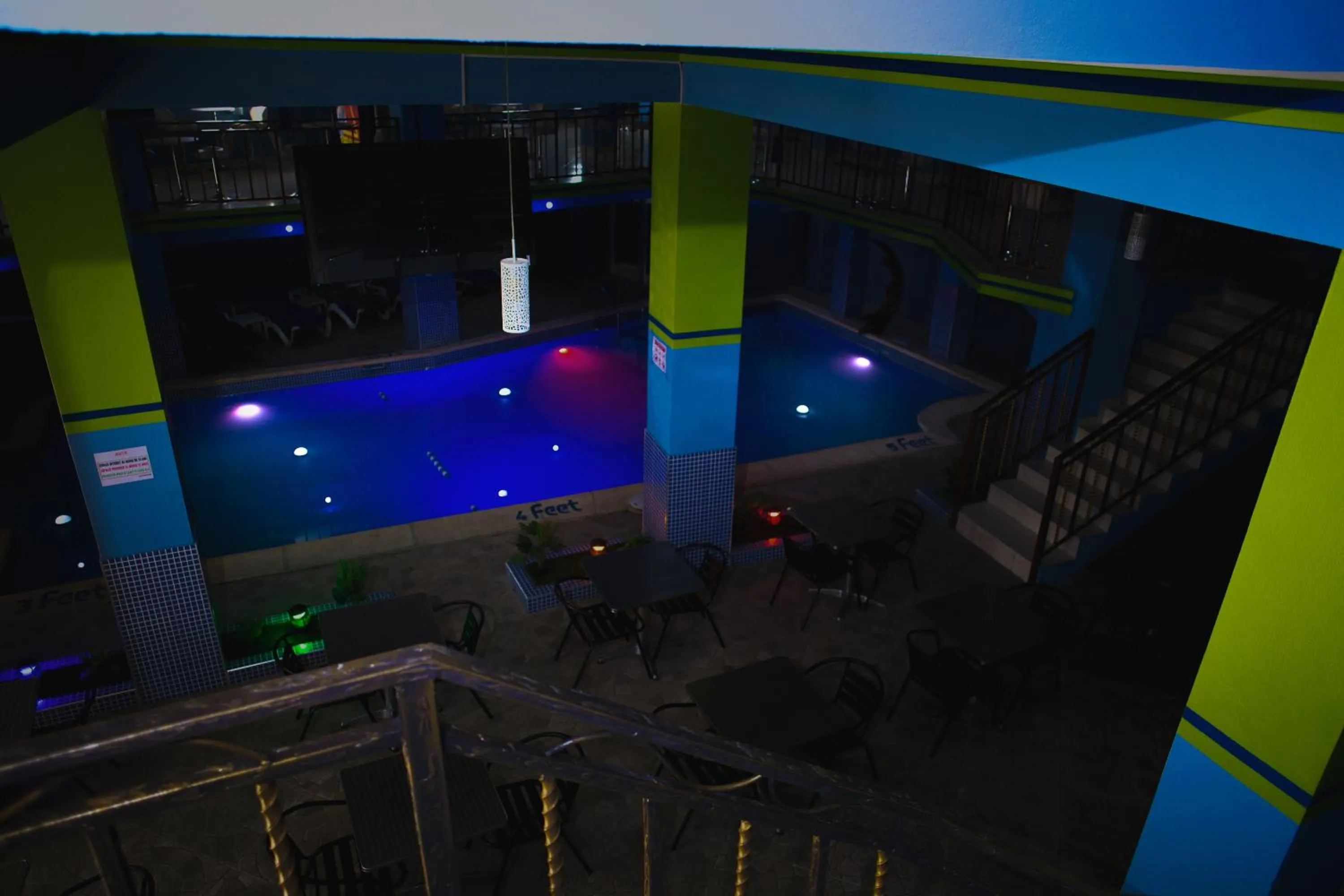 Swimming pool in La Pepiniere Hotel