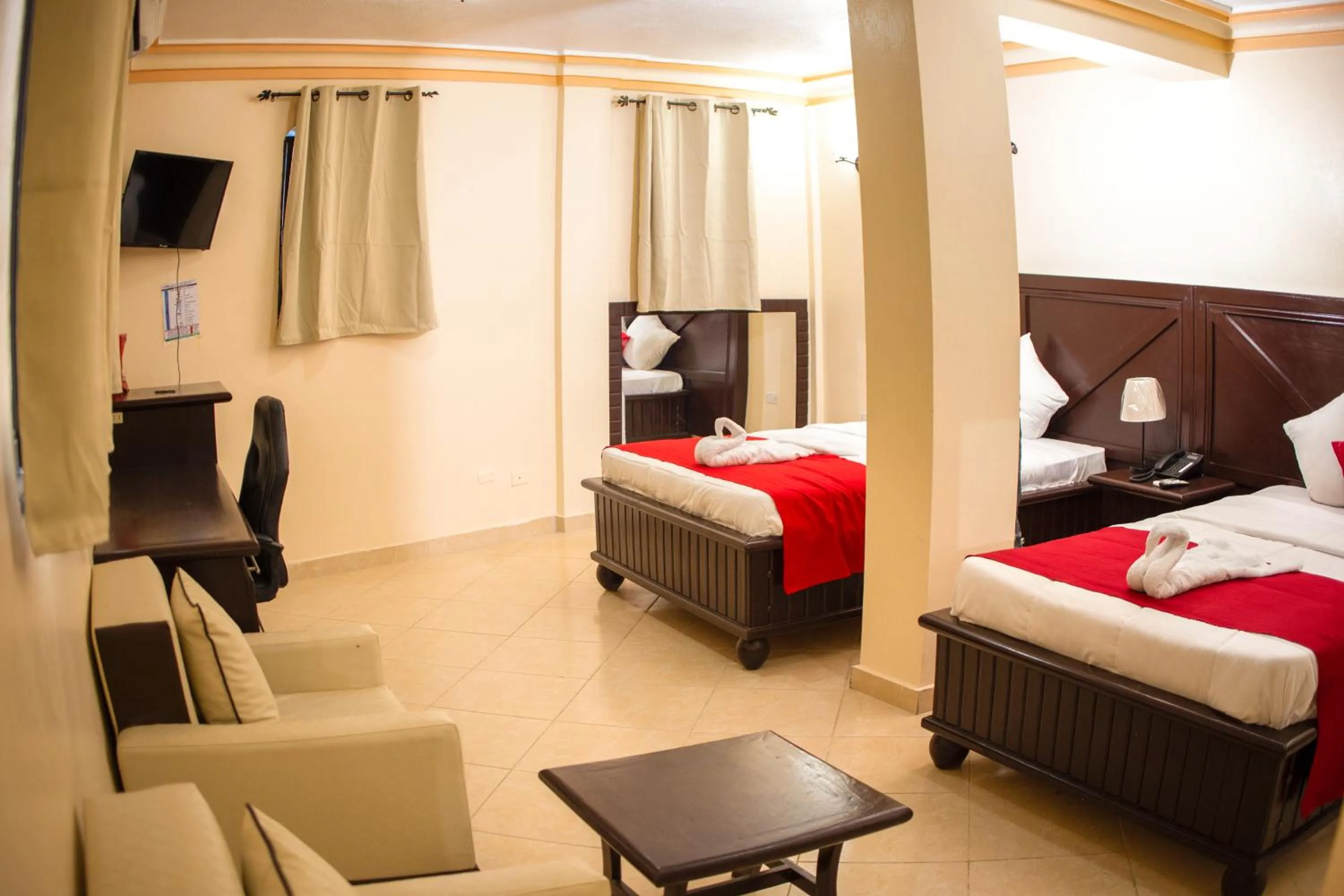 Photo of the whole room, Bed in La Pepiniere Hotel