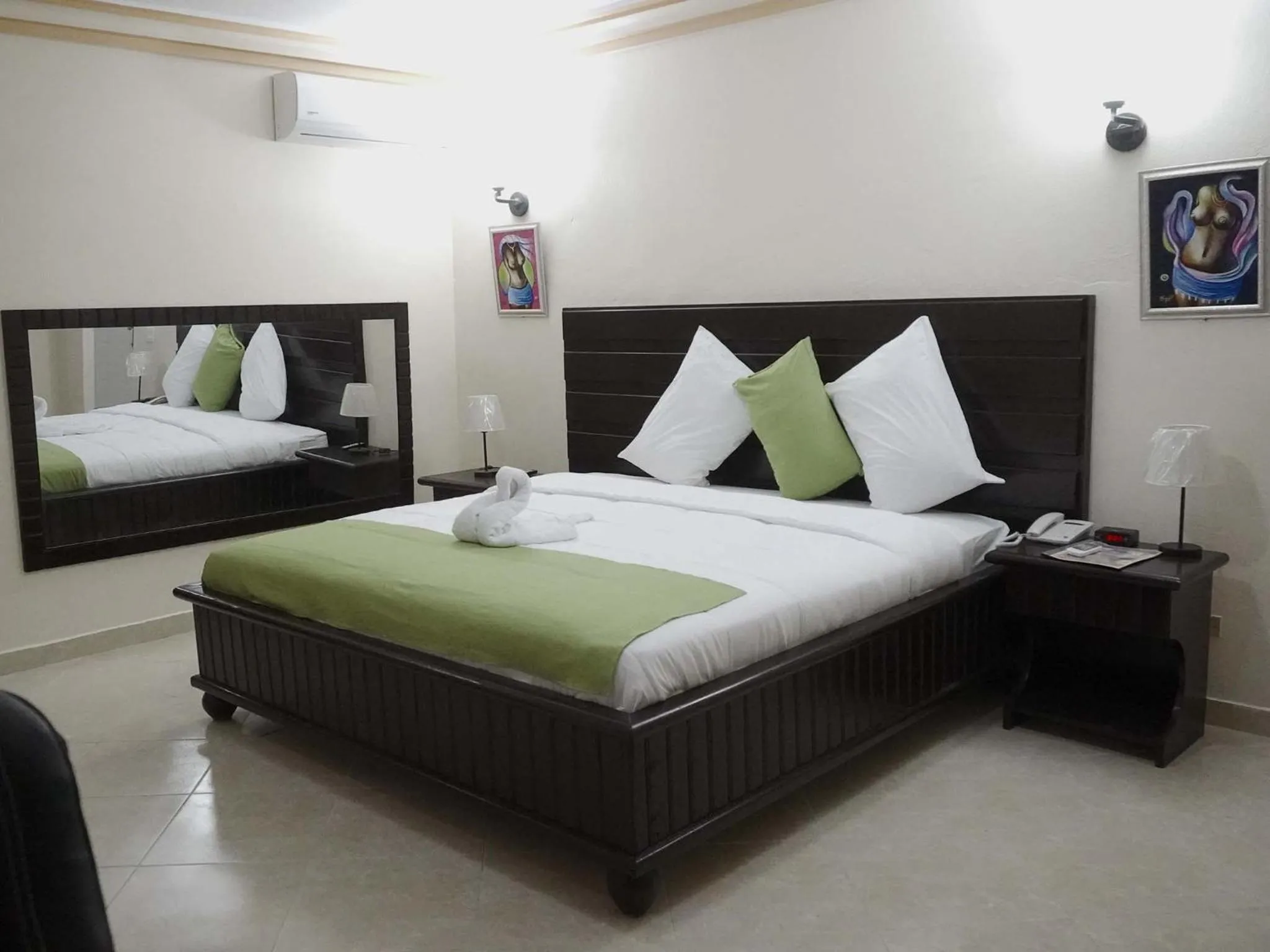 Bedroom, Bed in La Pepiniere Hotel