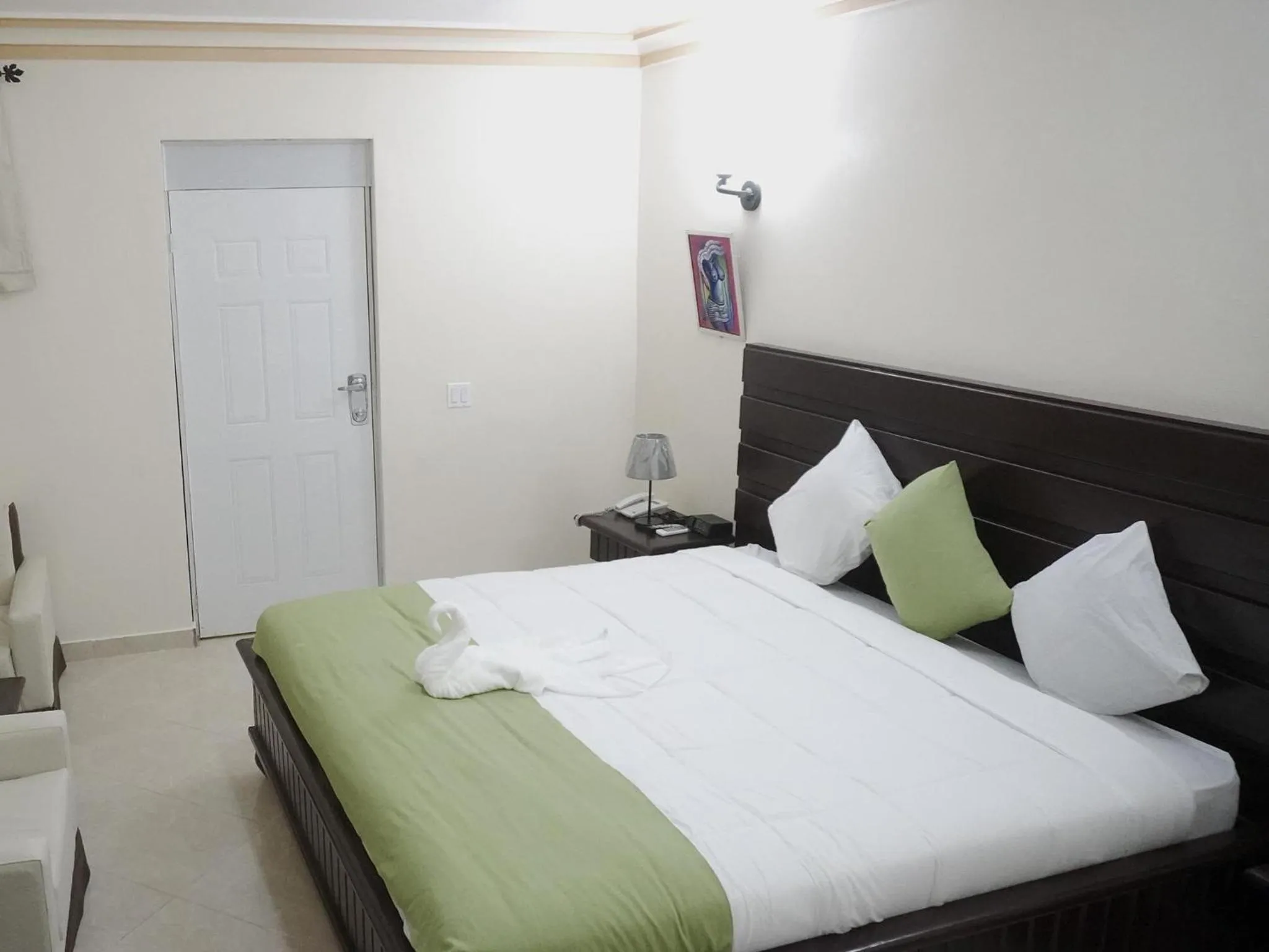 Bedroom, Bed in La Pepiniere Hotel