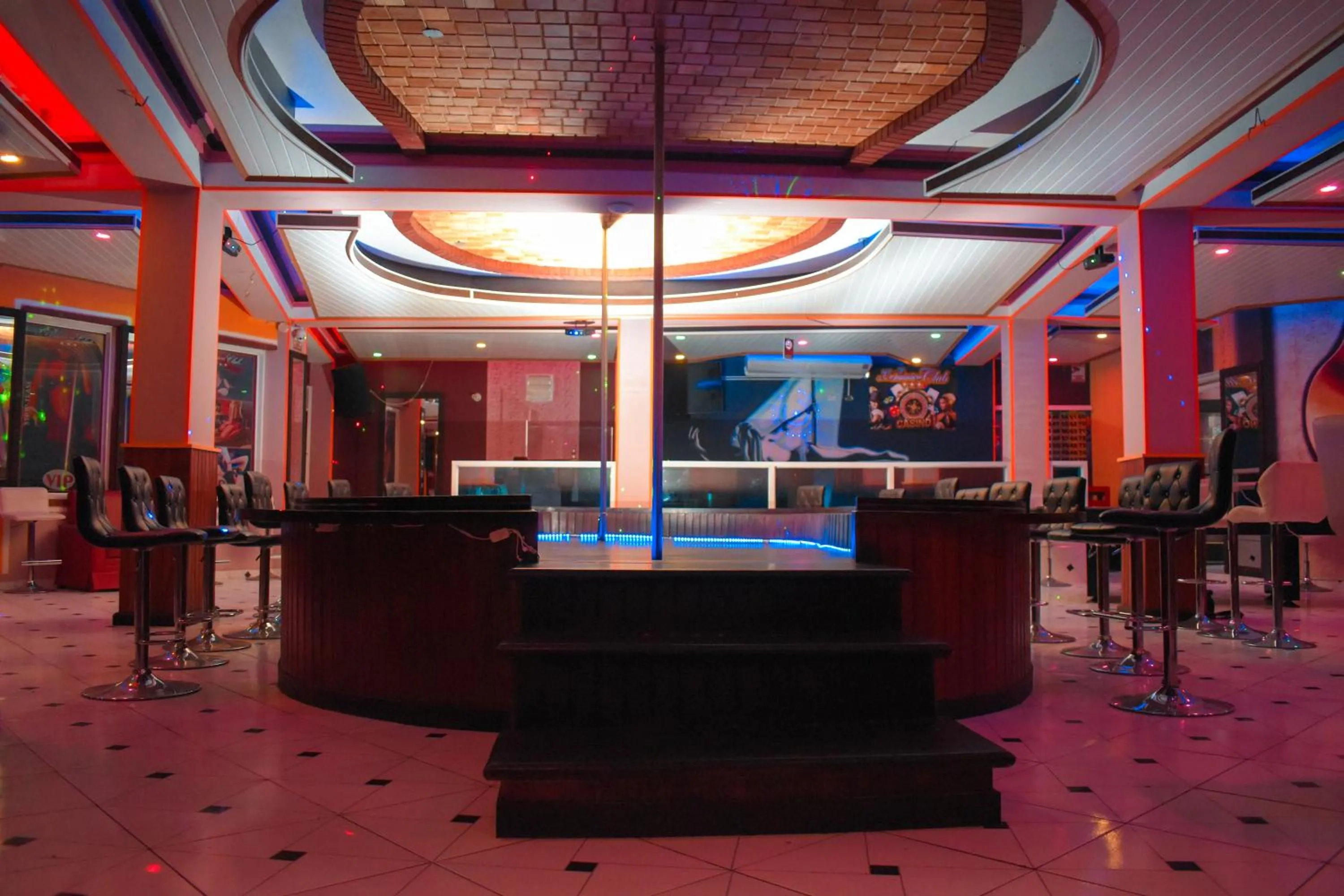 Nightclub / DJ in La Pepiniere Hotel