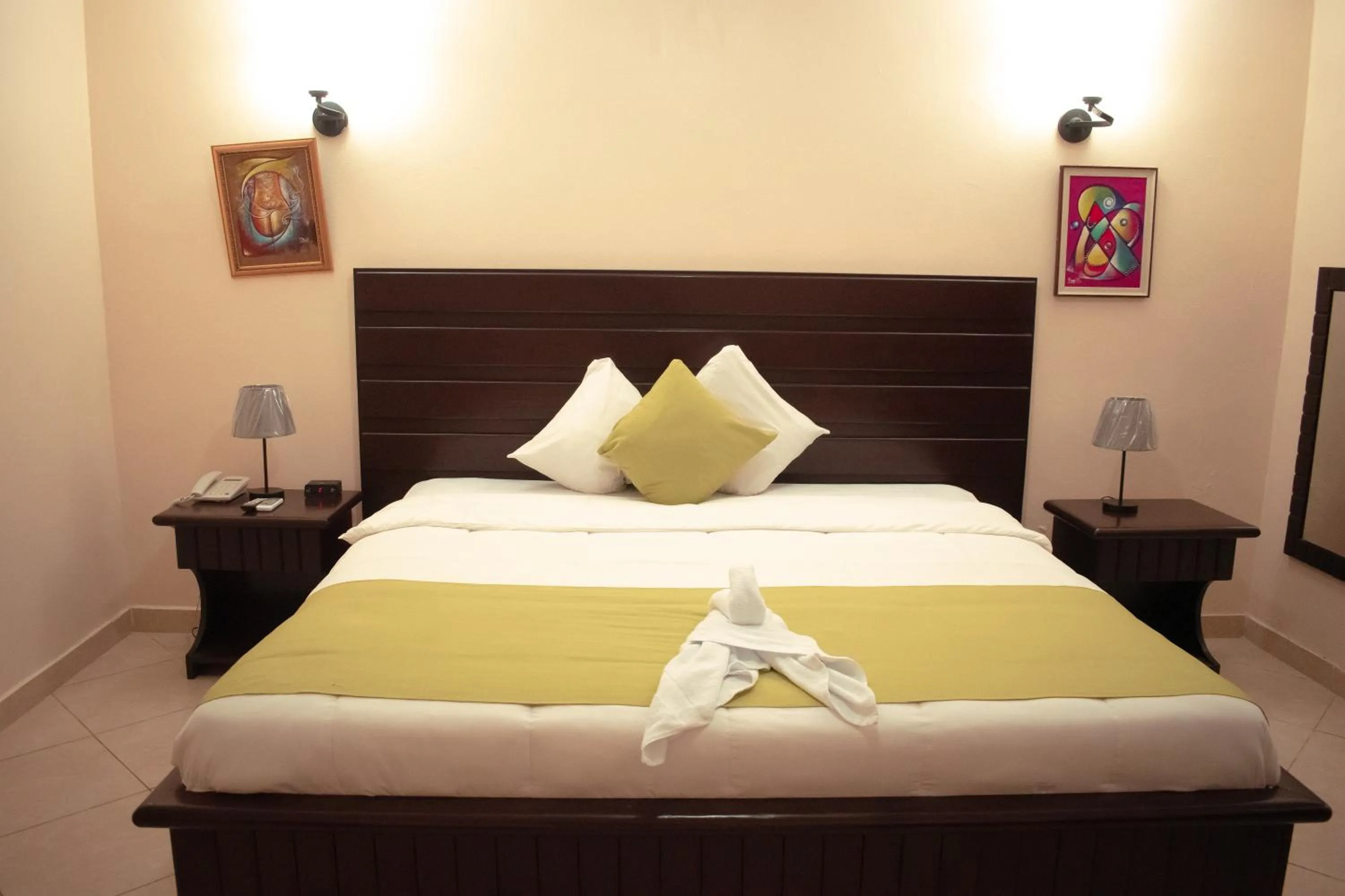 Bedroom, Bed in La Pepiniere Hotel