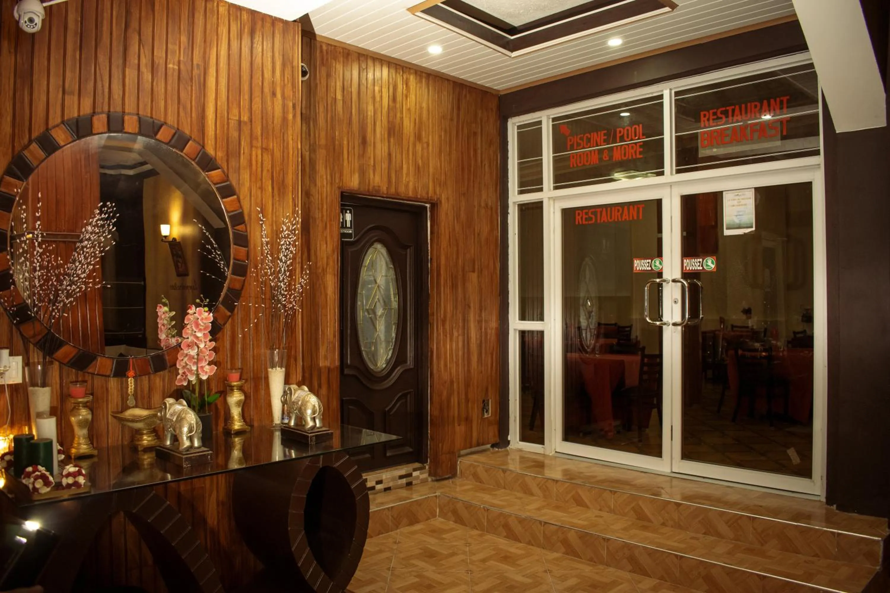Lobby or reception in La Pepiniere Hotel