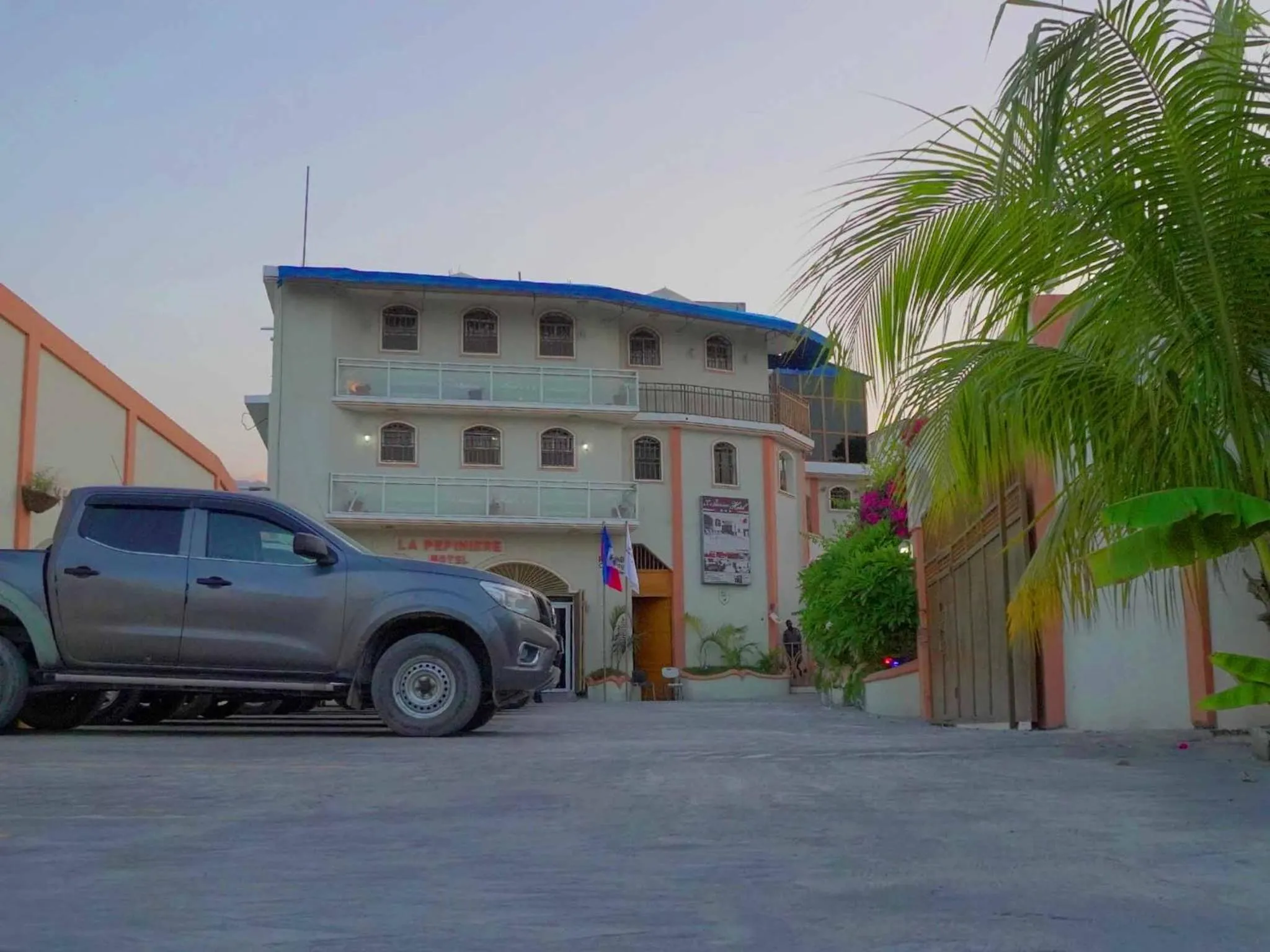 Parking in La Pepiniere Hotel