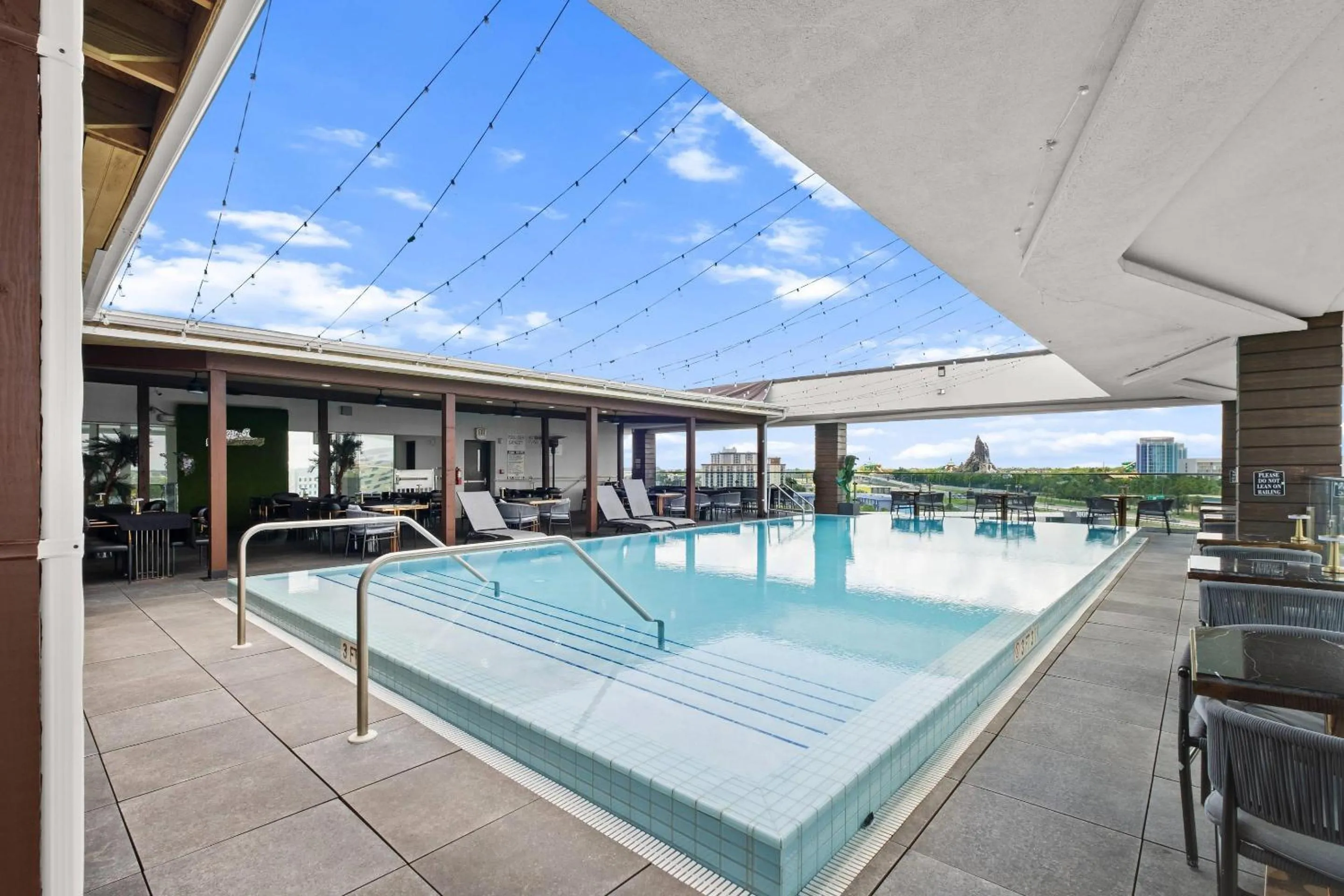 Swimming pool in Cambria Hotel Orlando near Universal Theme Parks