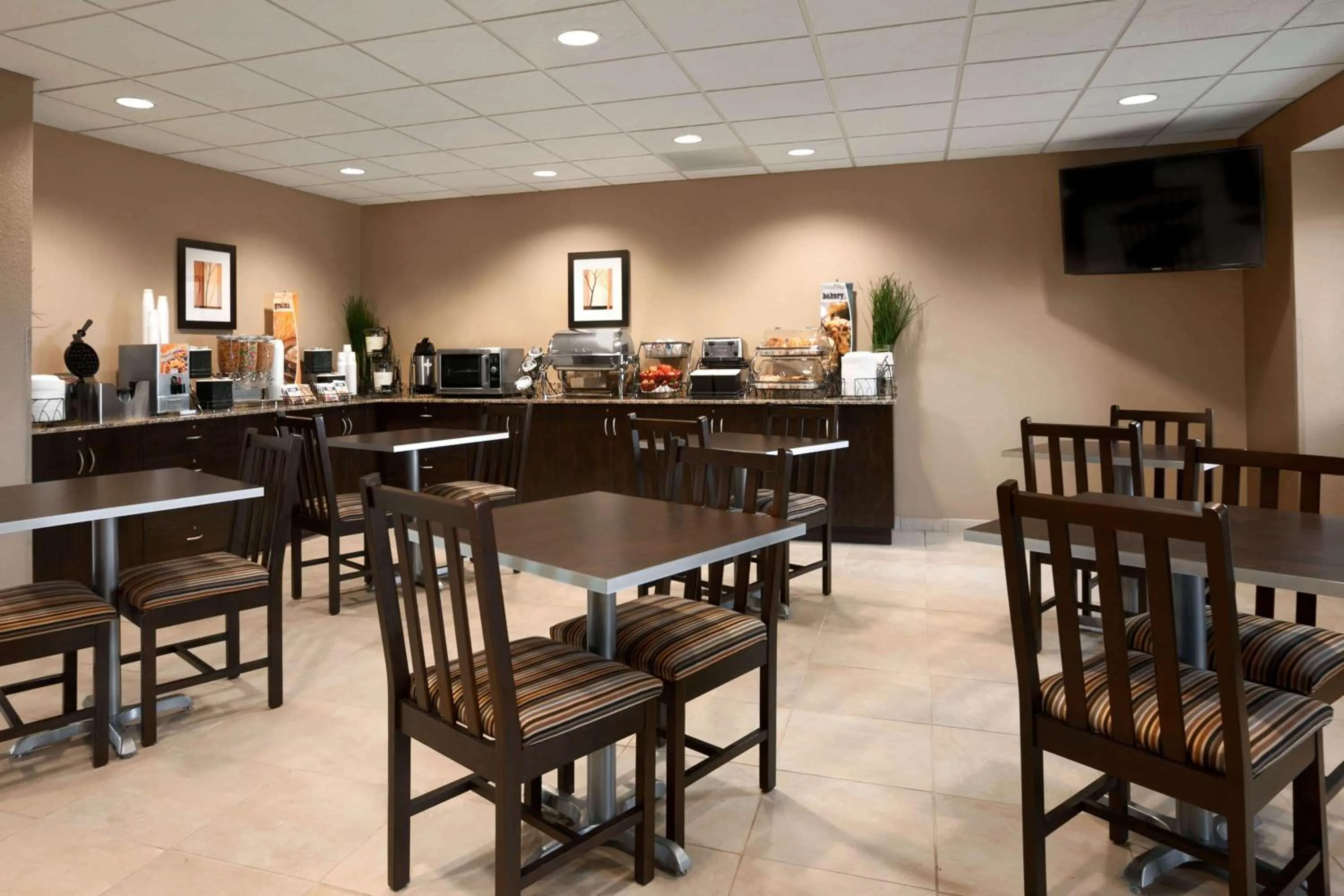 Restaurant/places to eat in Microtel Inn & Suites by Wyndham St Clairsville - Wheeling
