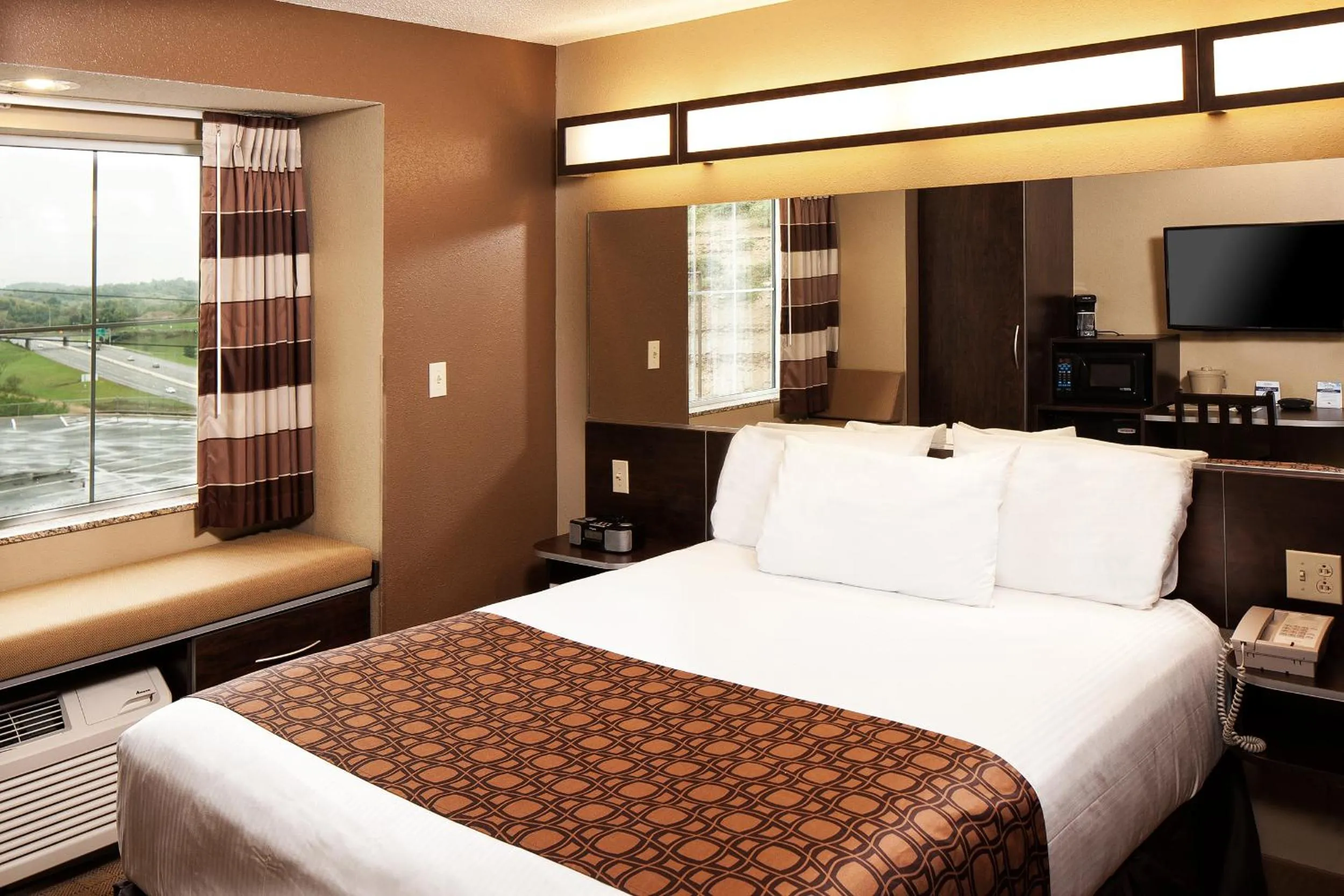 Bed in Microtel Inn & Suites by Wyndham St Clairsville - Wheeling