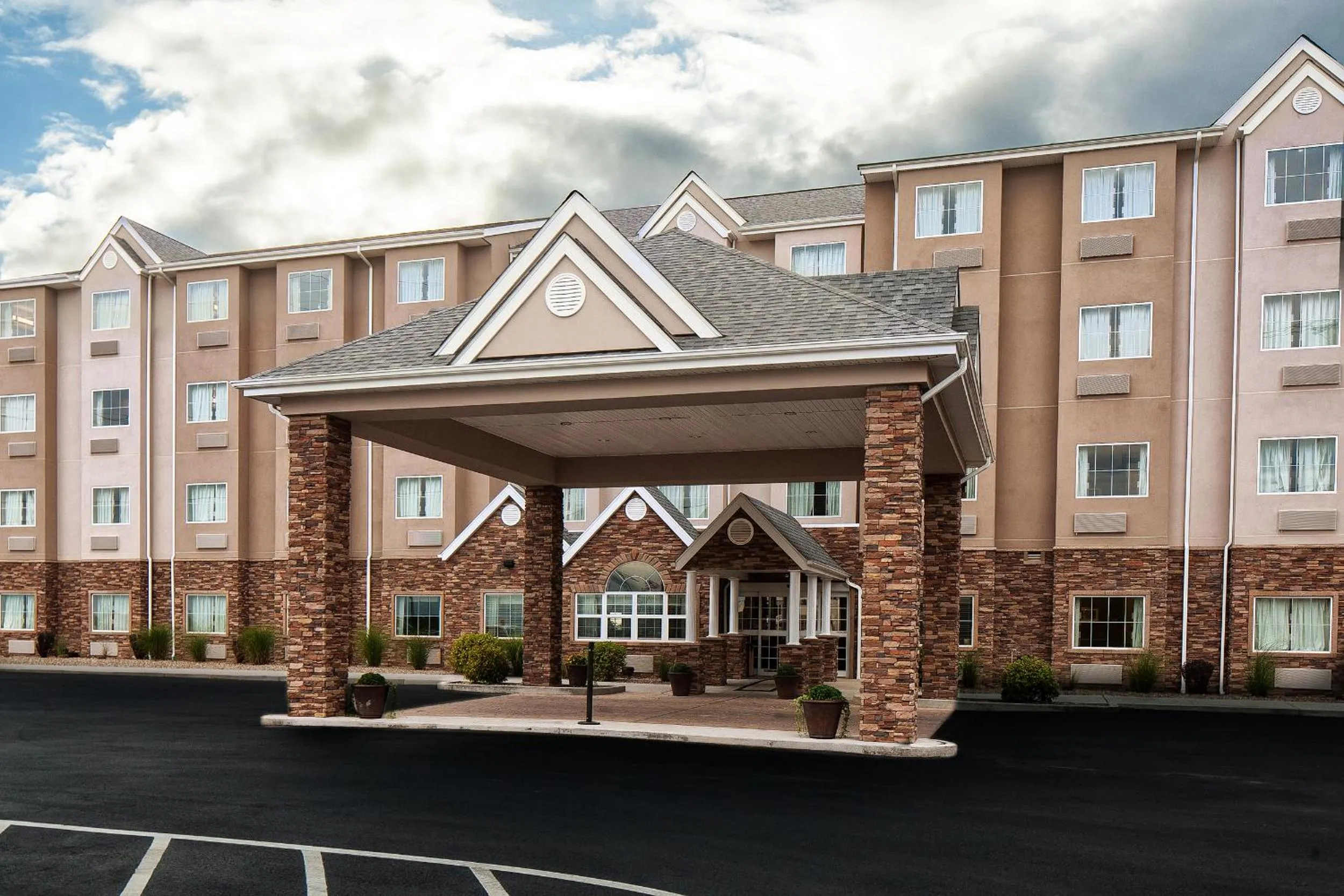 Microtel Inn & Suites by Wyndham St Clairsville - Wheeling