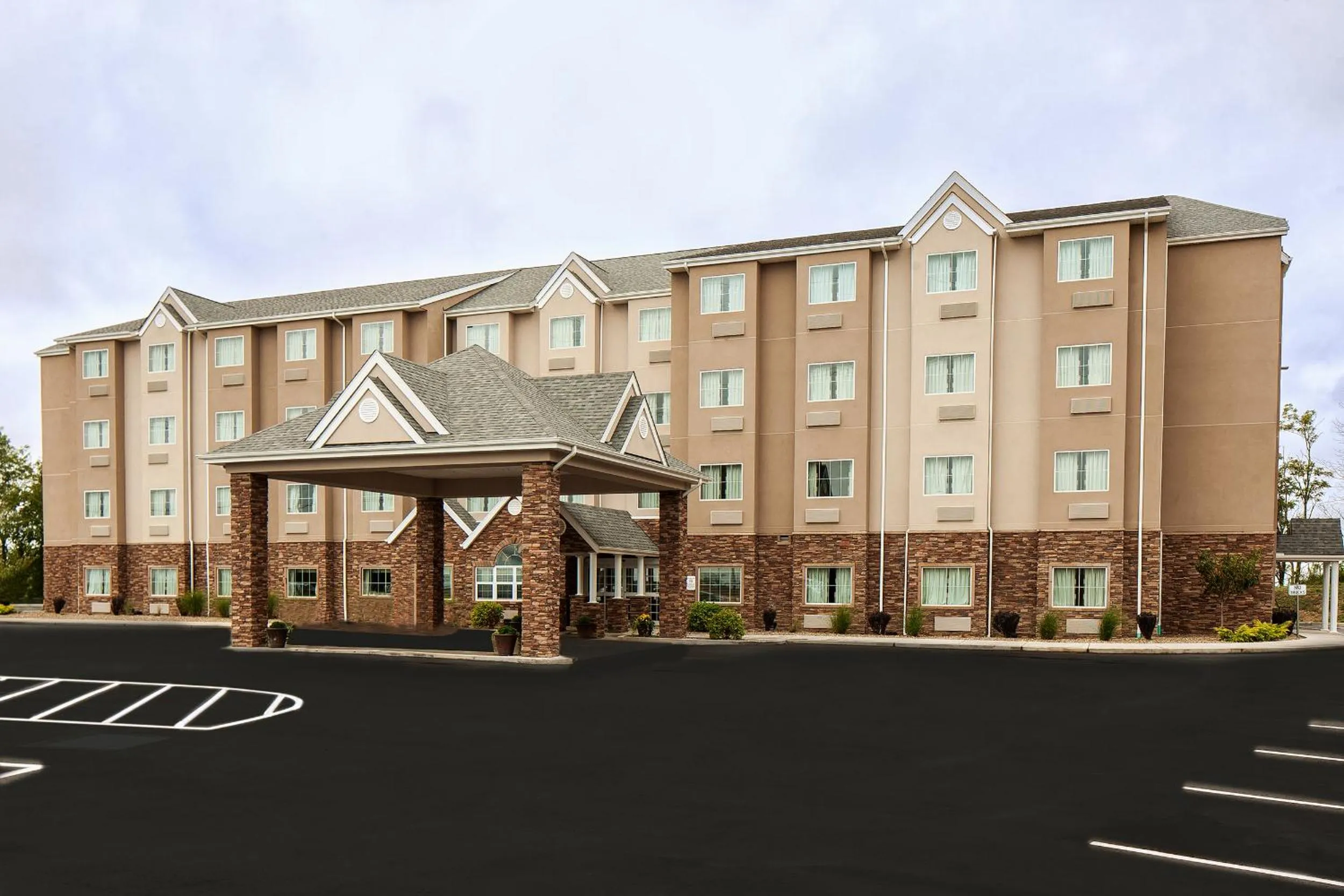 Microtel Inn & Suites by Wyndham St Clairsville - Wheeling