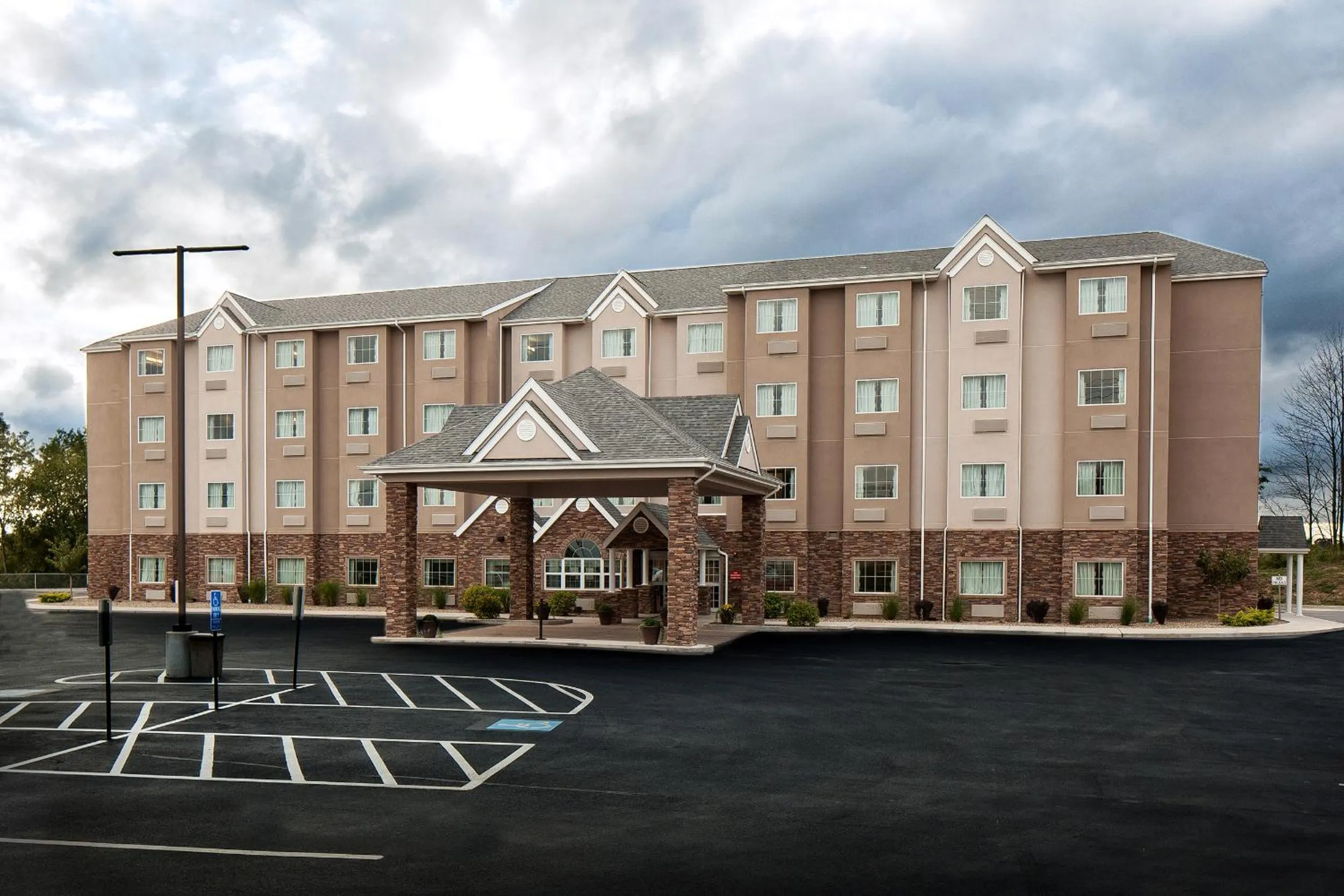 Microtel Inn & Suites by Wyndham St Clairsville - Wheeling