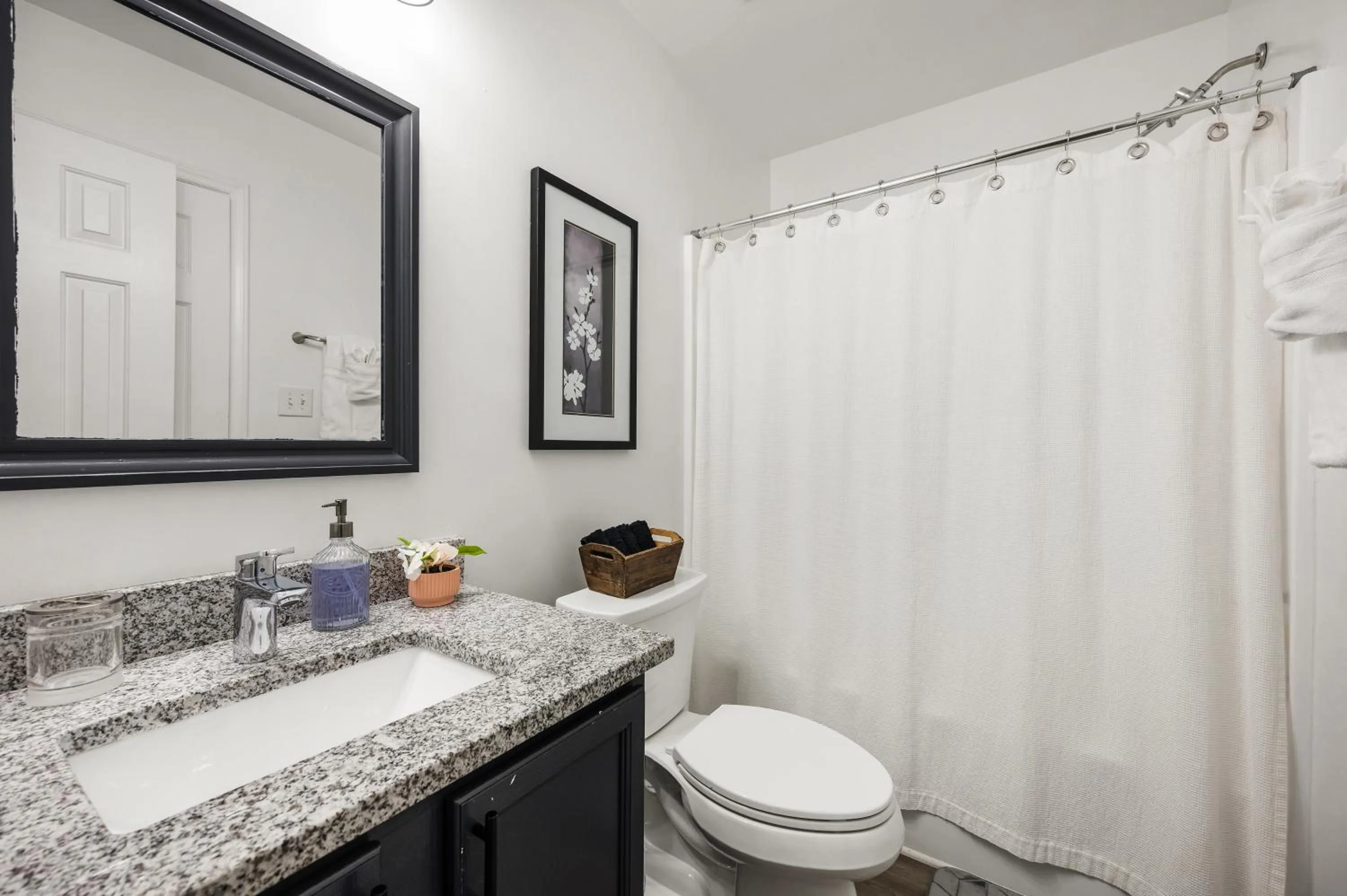 Shower in DTGem-SelfCheckin-RainShower-300M-Parking-Walkable