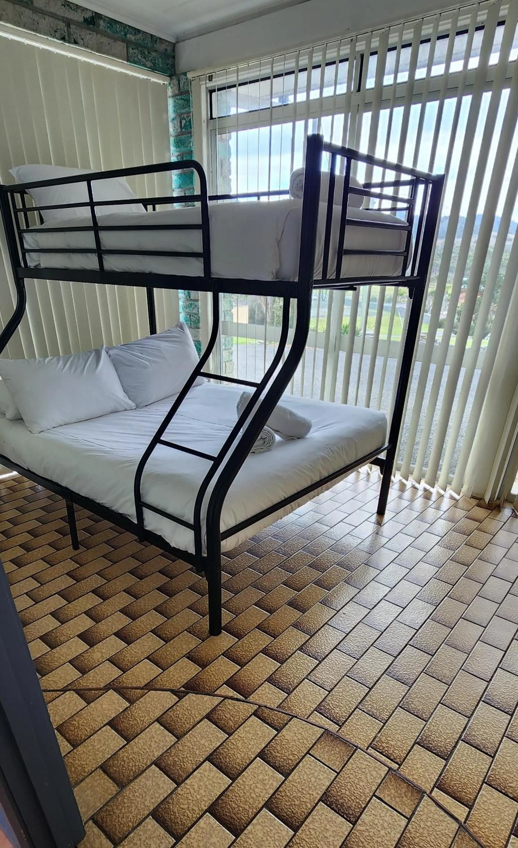 Bed in White Sands Estate