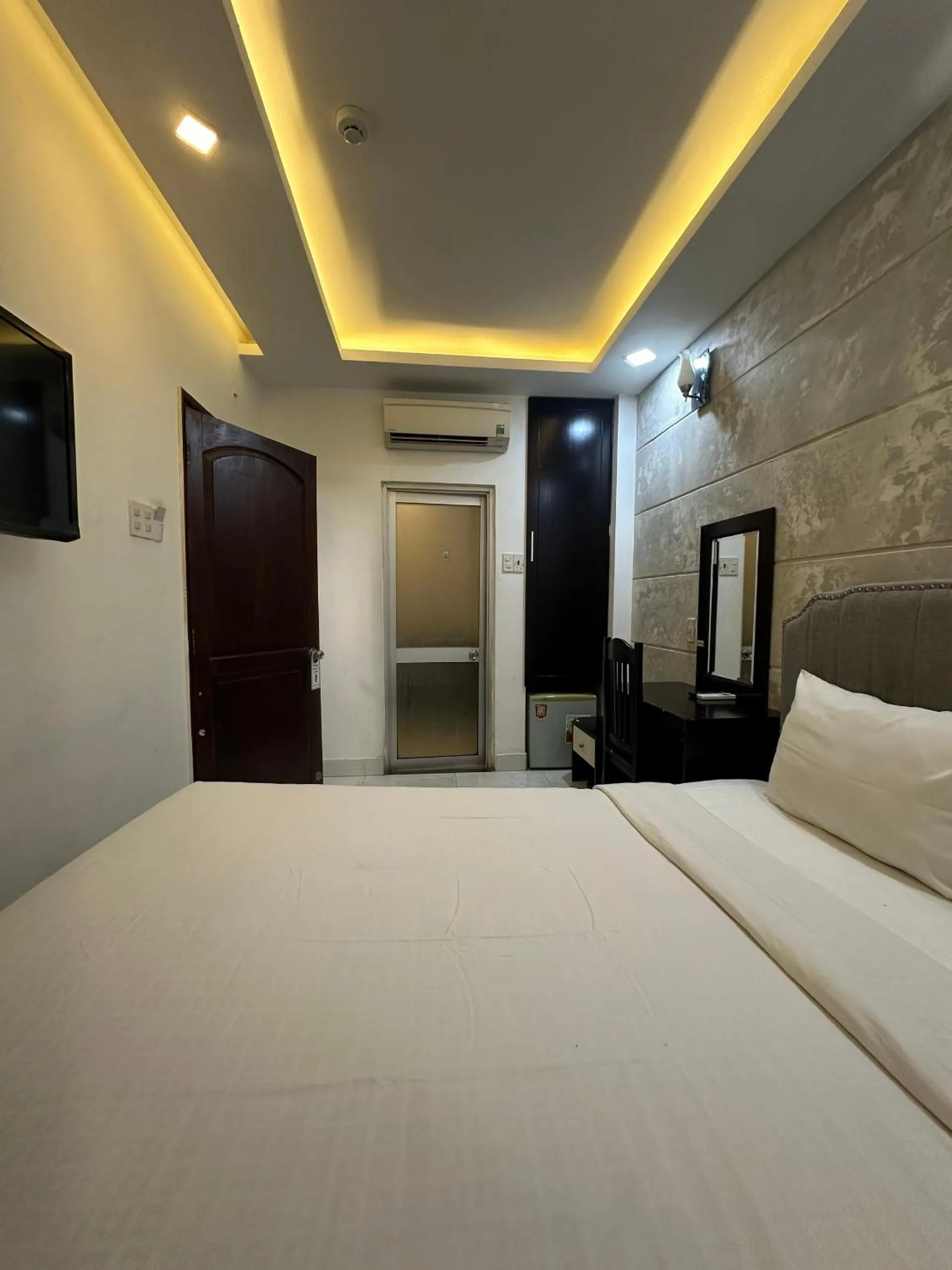 wardrobe, Bed in Nicecy Daily - Bui Vien Walking Street