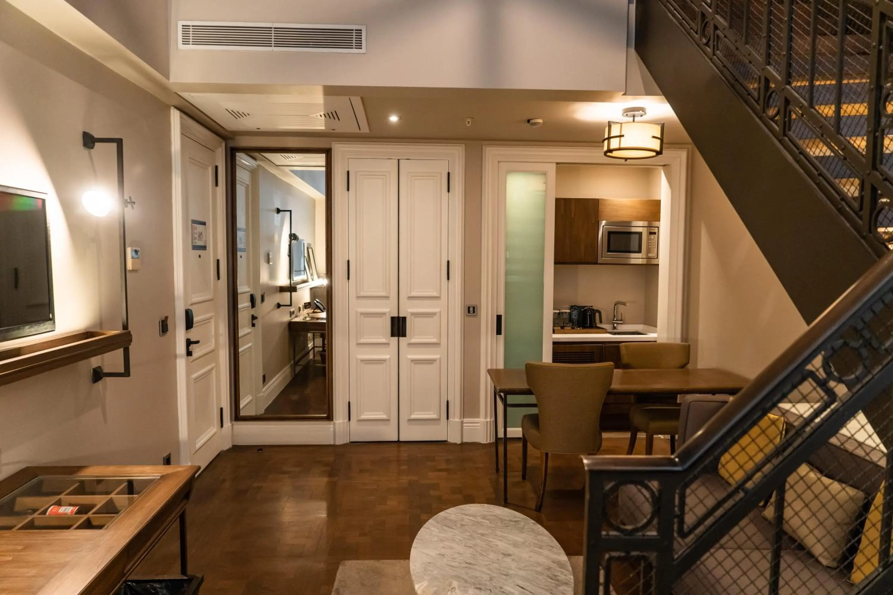 TV and multimedia in The Bank Hotel Istanbul, a Member of Design Hotels